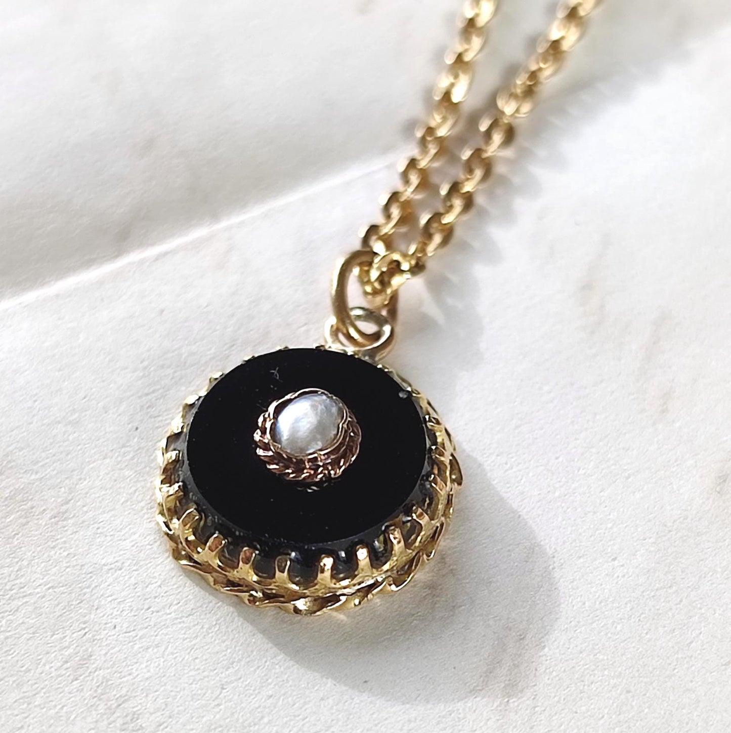 Pendentif ancien Napoléon III en or 18K, onyx noir et perle fine – ancienne épingle XIXe transformée