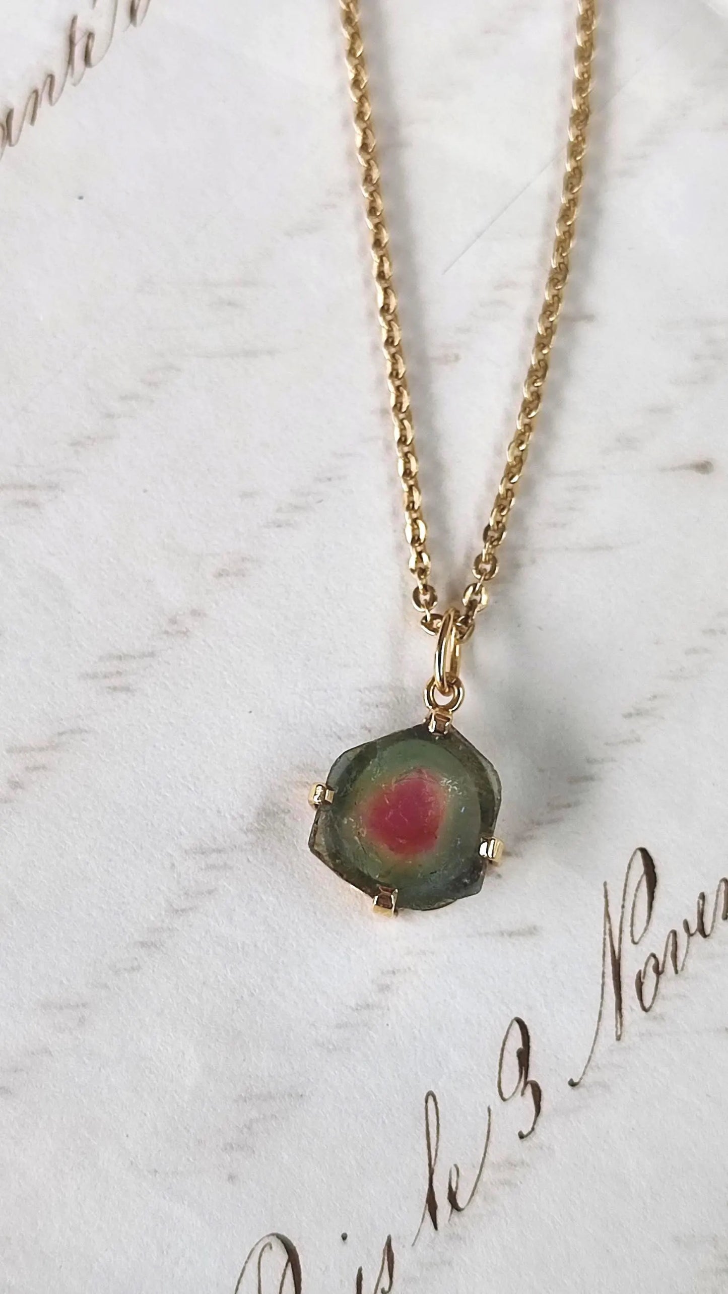Pendentif vintage tourmaline watermelon naturelle en or 18K – tranche de tourmaline rose et verte