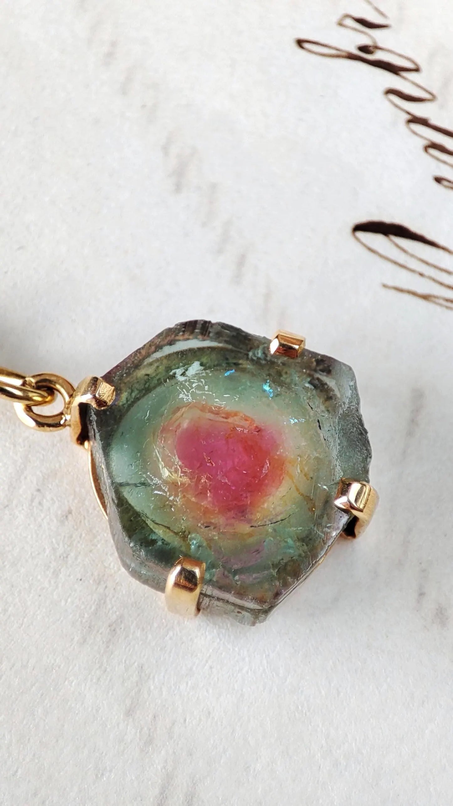 Pendentif vintage tourmaline watermelon naturelle en or 18K – tranche de tourmaline rose et verte