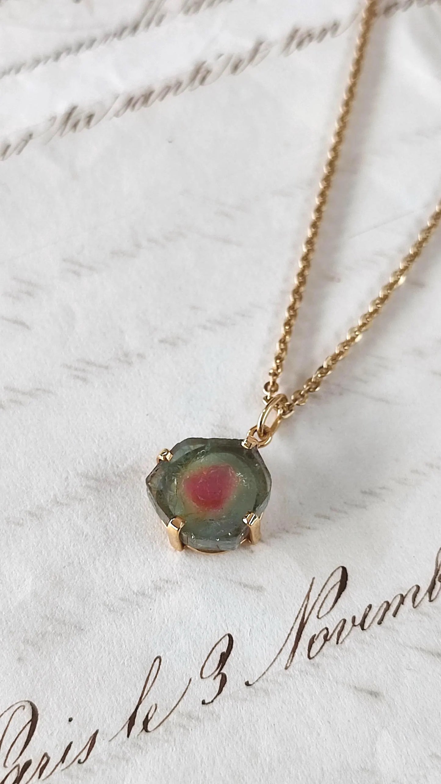 Pendentif vintage tourmaline watermelon naturelle en or 18K – tranche de tourmaline rose et verte