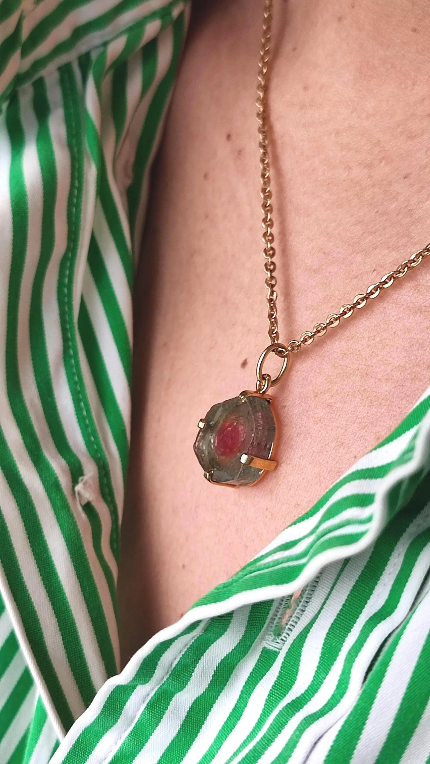 Pendentif vintage tourmaline watermelon naturelle en or 18K – tranche de tourmaline rose et verte