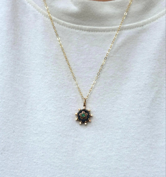 Pendentif Napoléon III en or 18 carats, onyx et émeraude