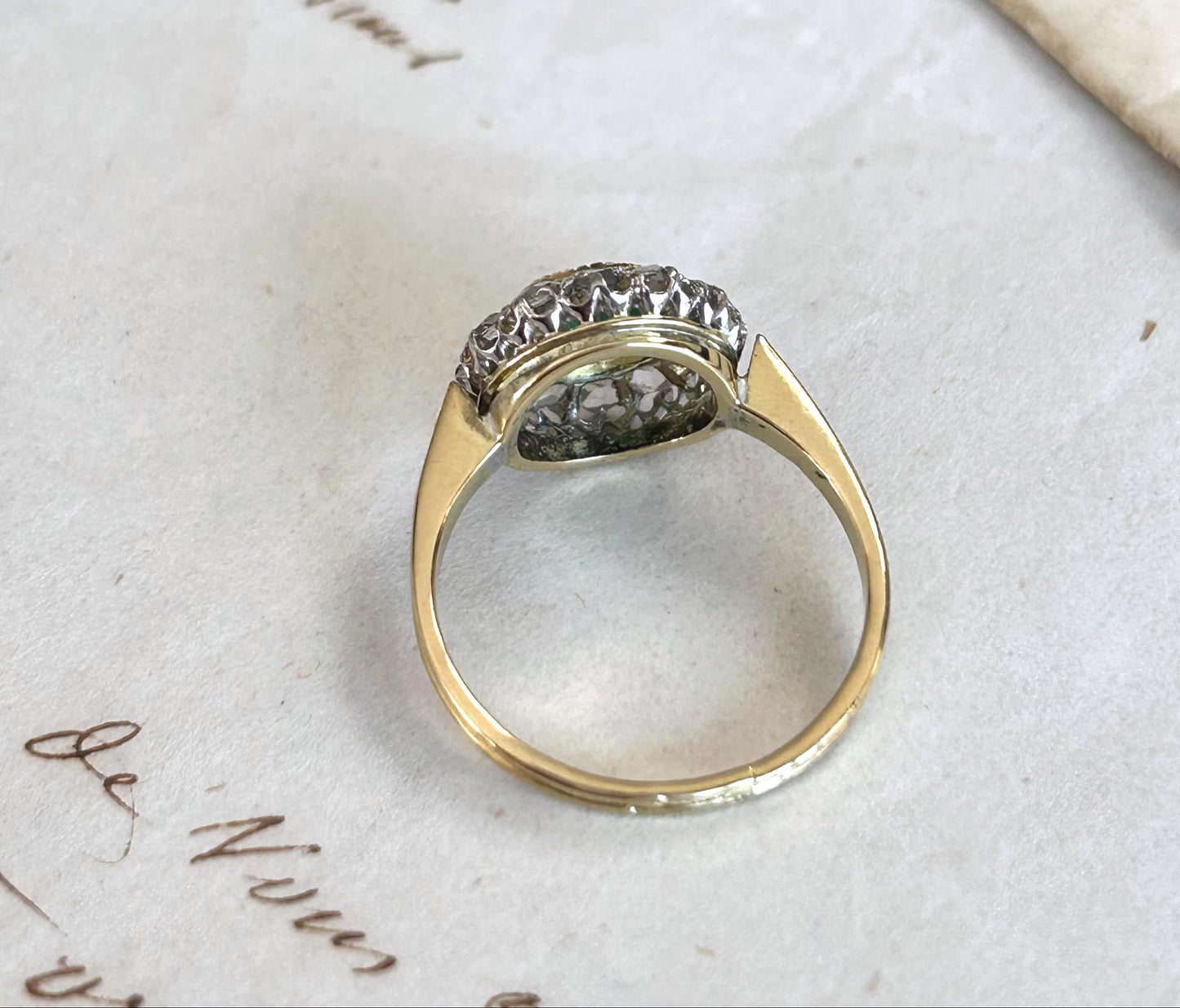 Bague ancienne Belle Époque or 18k et platine émeraude entourage diamants taille rose