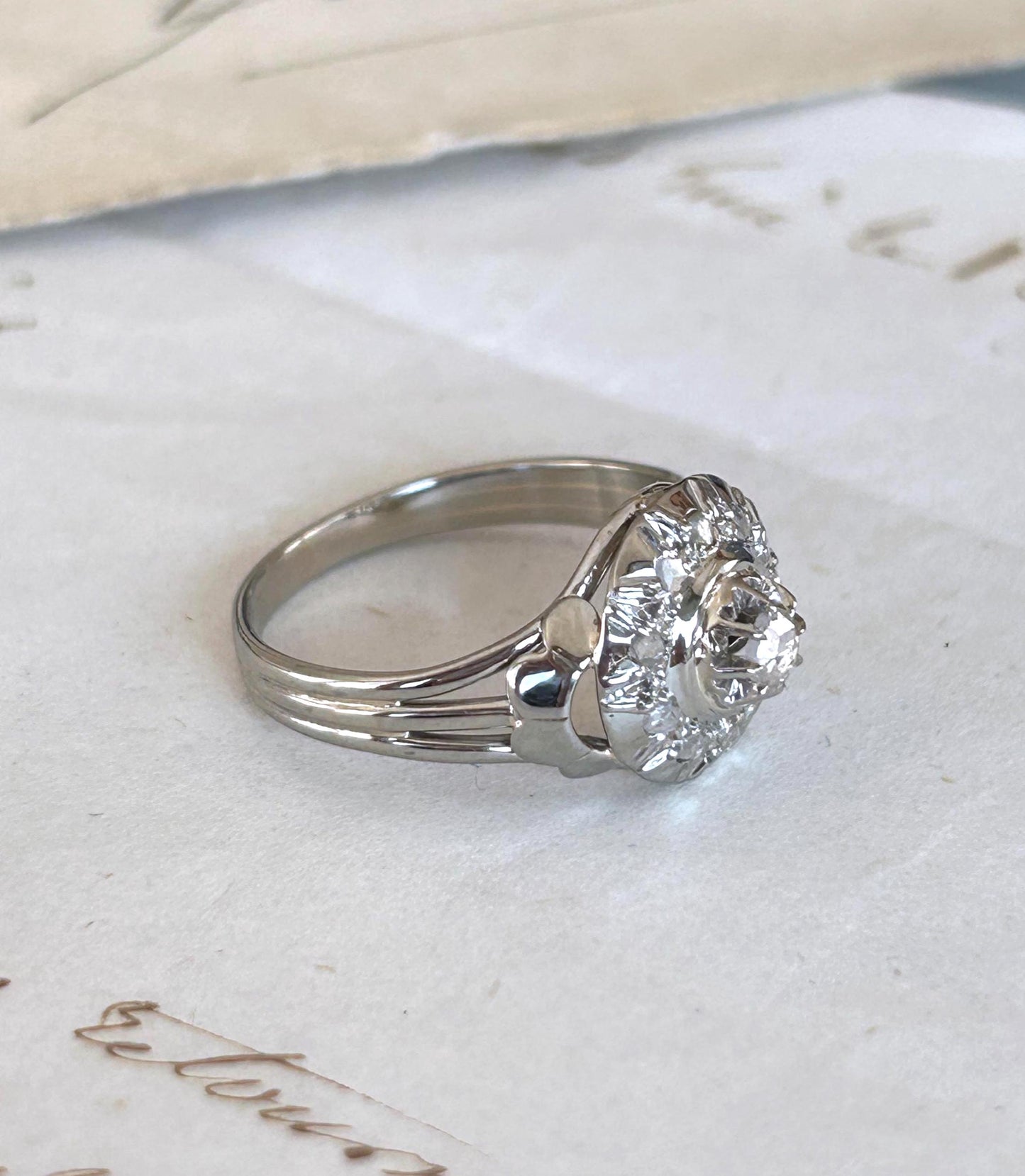 Bague ancienne diamant taille rose halo or gris 18k Art Déco