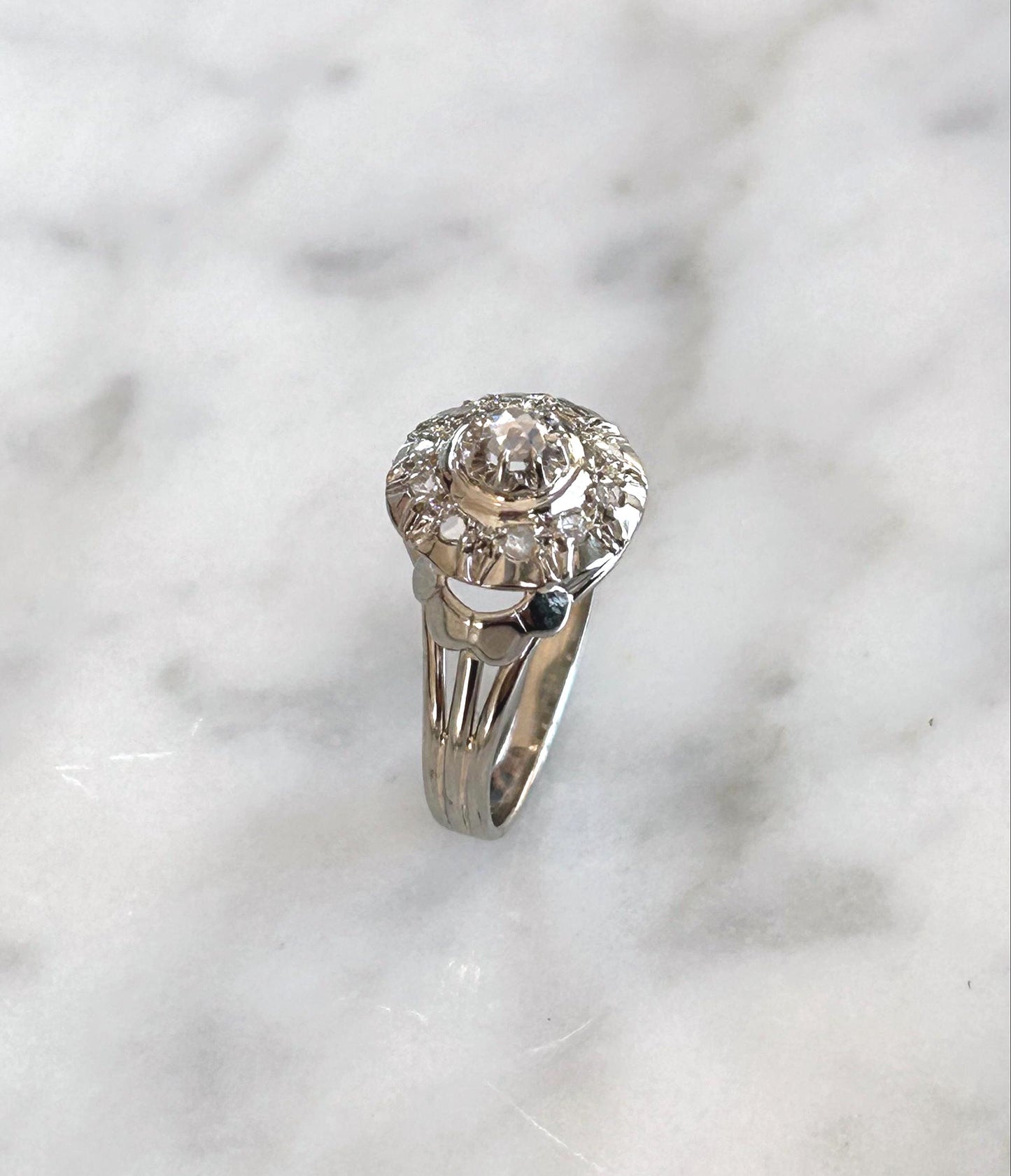 Bague ancienne diamant taille rose halo or gris 18k Art Déco