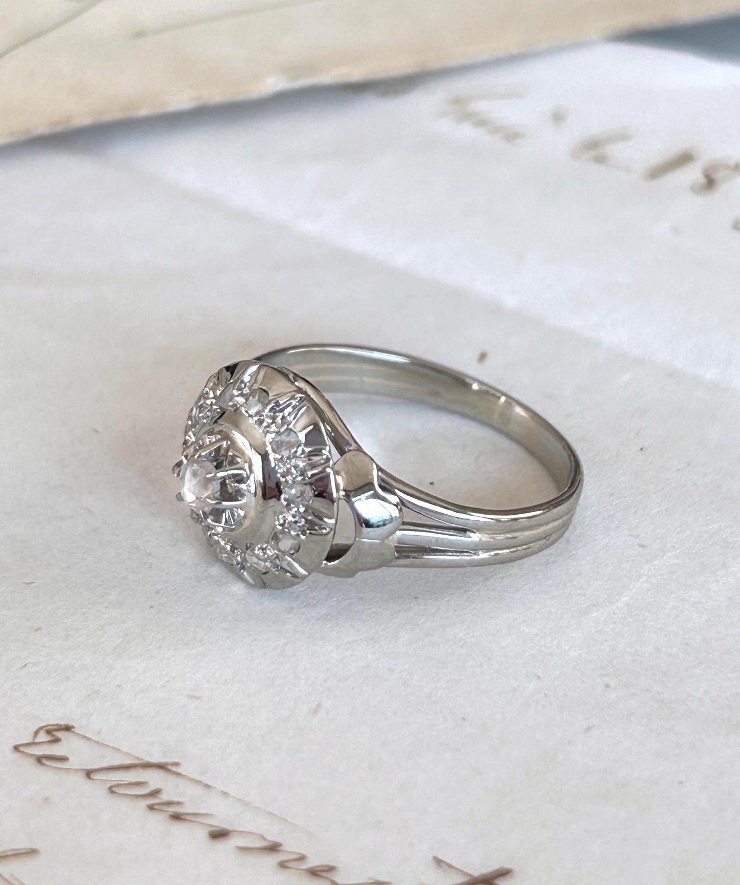 Bague ancienne diamant taille rose halo or gris 18k Art Déco