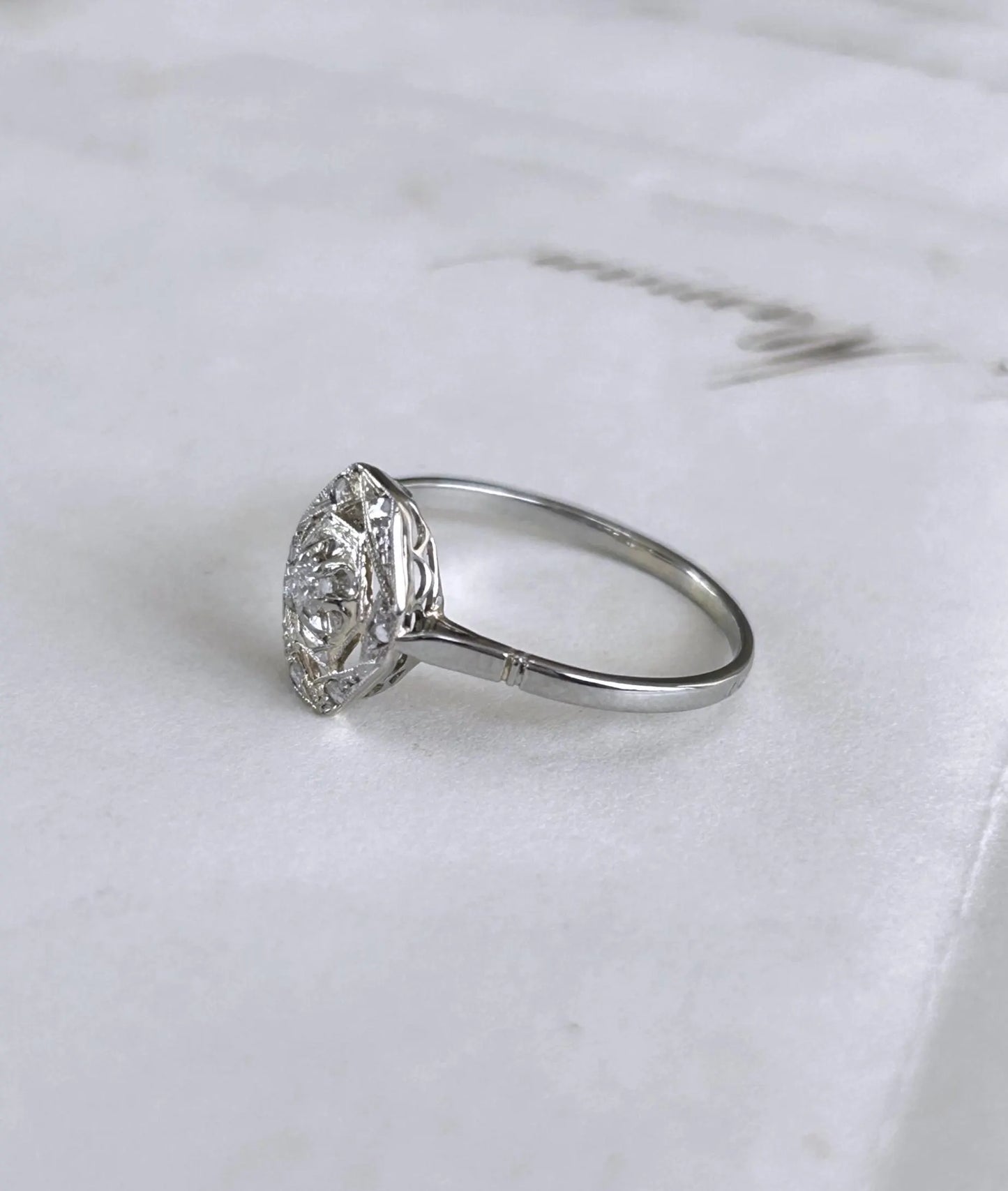 Bague ancienne diamant en platine et or blanc 18k, Art Déco française ajourée