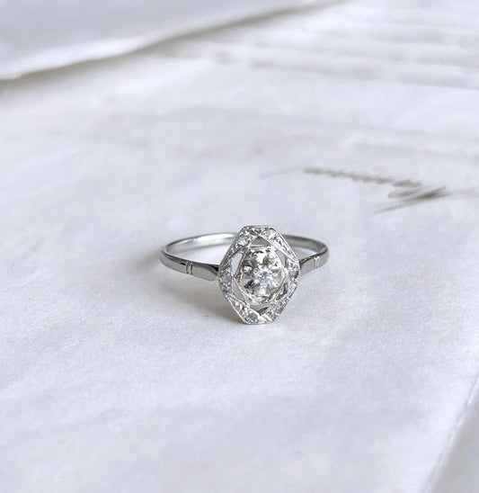 Bague ancienne diamant en platine et or blanc 18k, Art Déco française ajourée