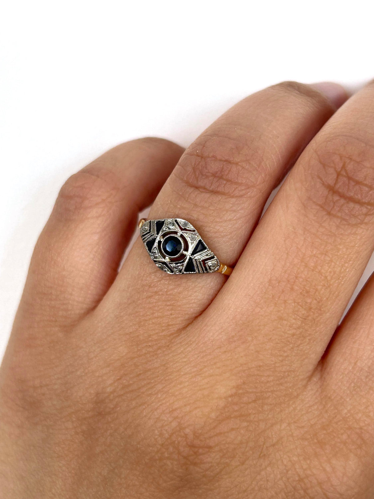 Bague Art Déco or 18k saphirs calibrés et éclats de diamants années 1930