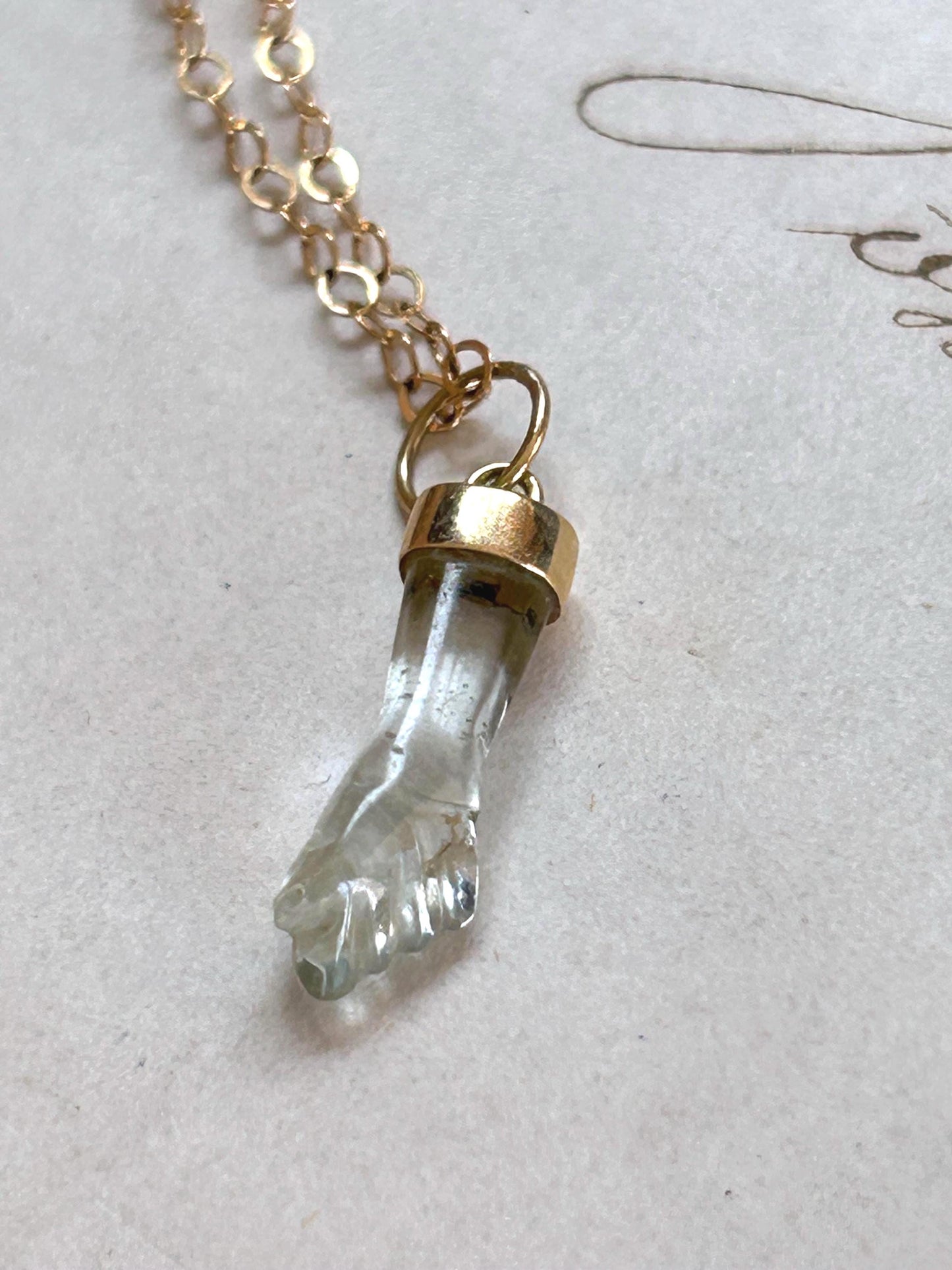 Pendentif main Figa cristal de roche or 18k talisman ancien