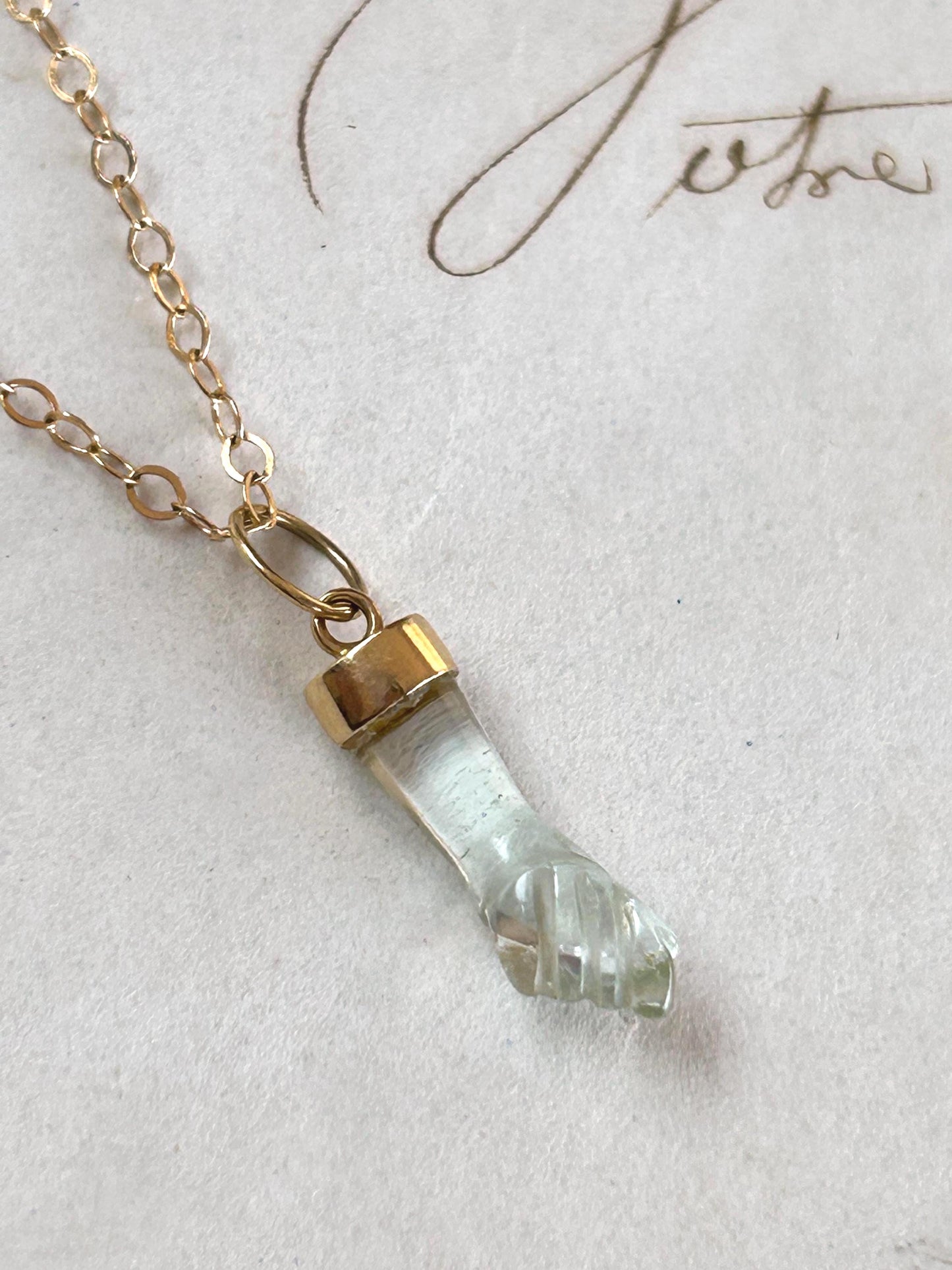 Pendentif main Figa cristal de roche or 18k talisman ancien