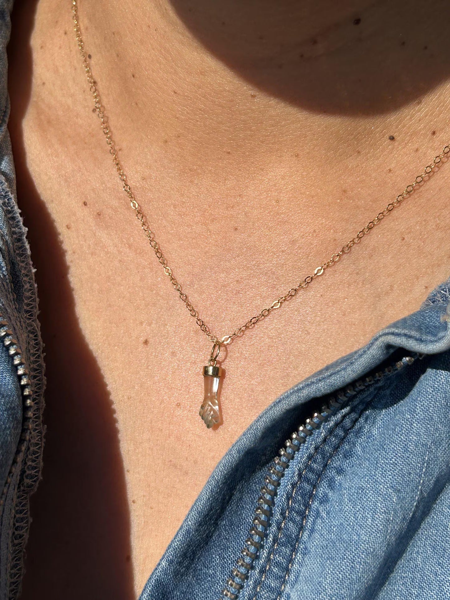 Pendentif main Figa cristal de roche or 18k talisman ancien