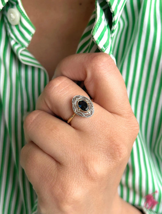 Bague ancienne or jaune et or gris 18k Art Déco saphir bleu vert, éclats de diamants,