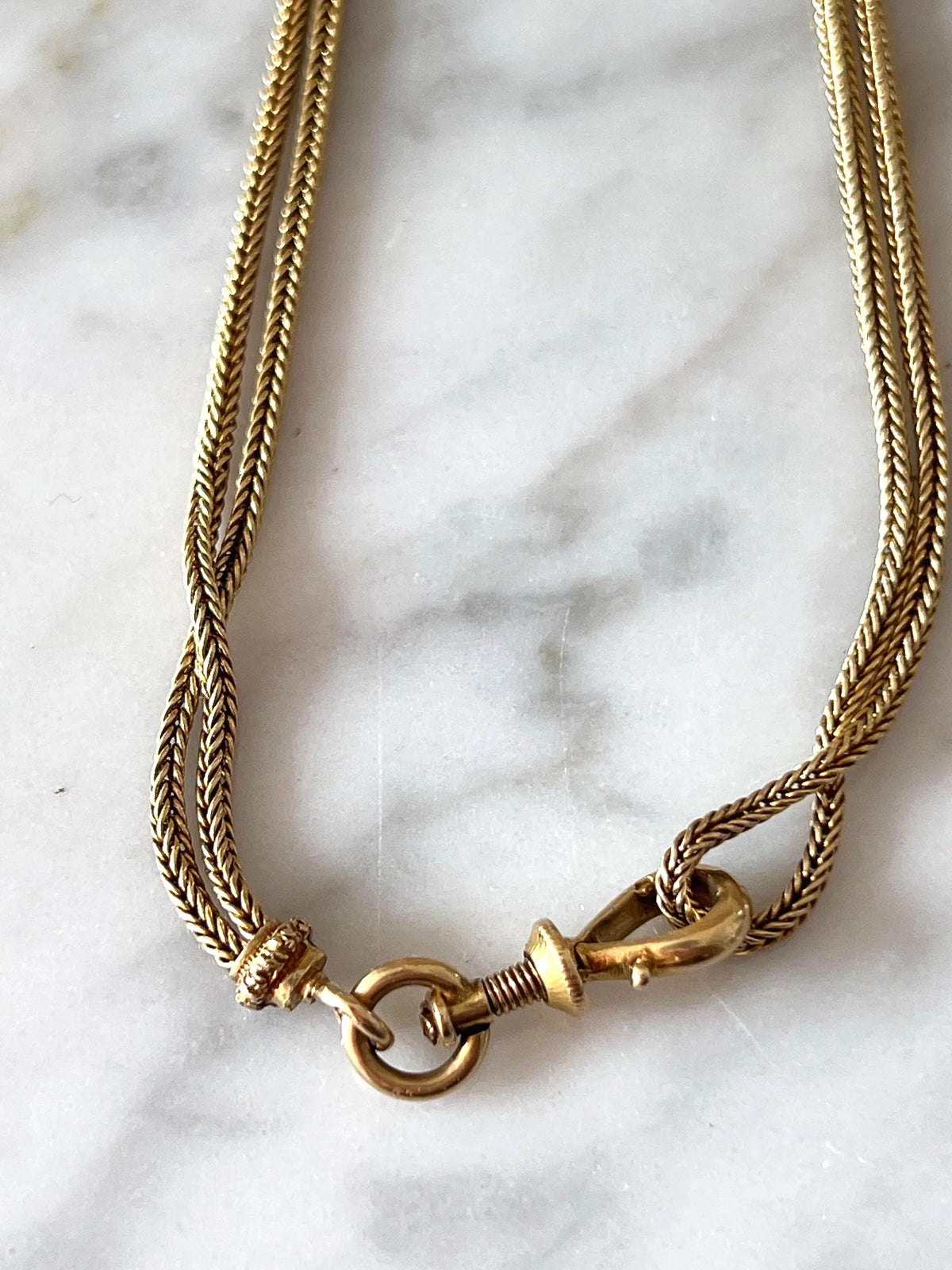 Chaîne ancienne maille palmier en or jaune 18K, émail noir et perles - sautoir Napoléon III XIXe siècle