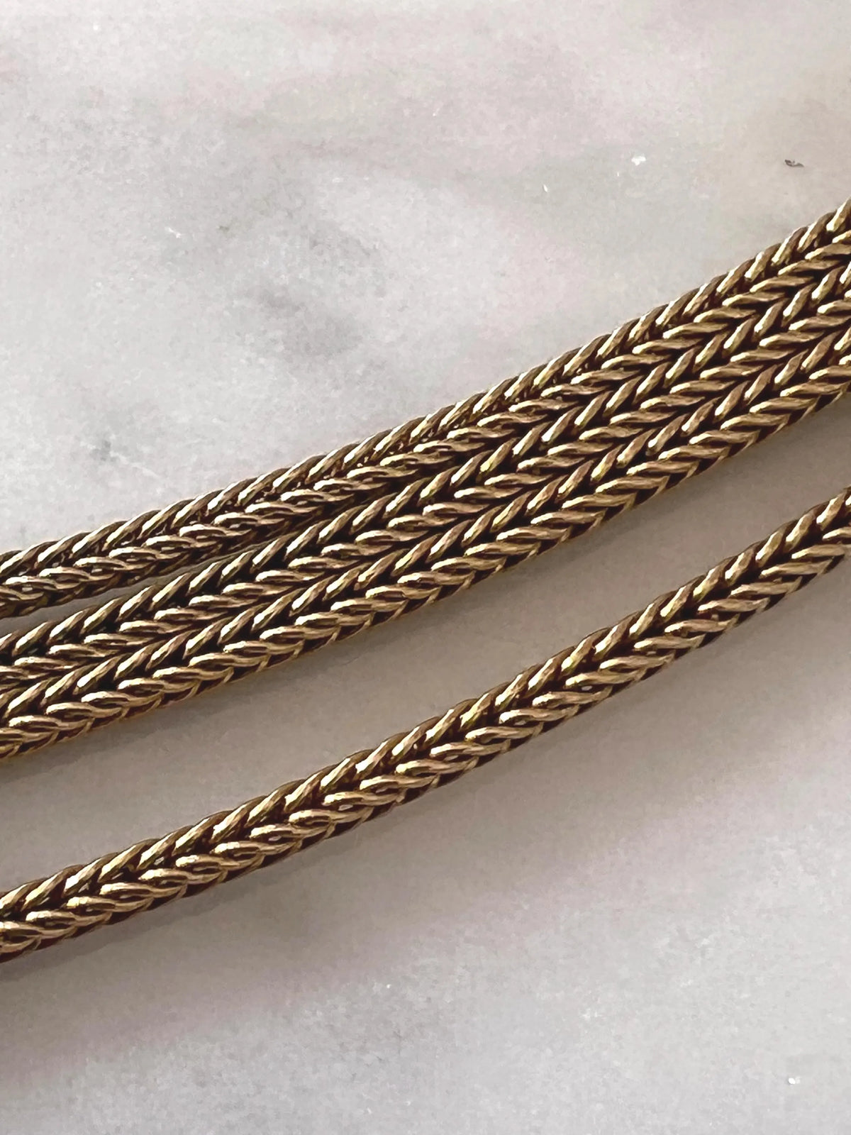Chaîne ancienne maille palmier en or jaune 18K, émail noir et perles - sautoir Napoléon III XIXe siècle