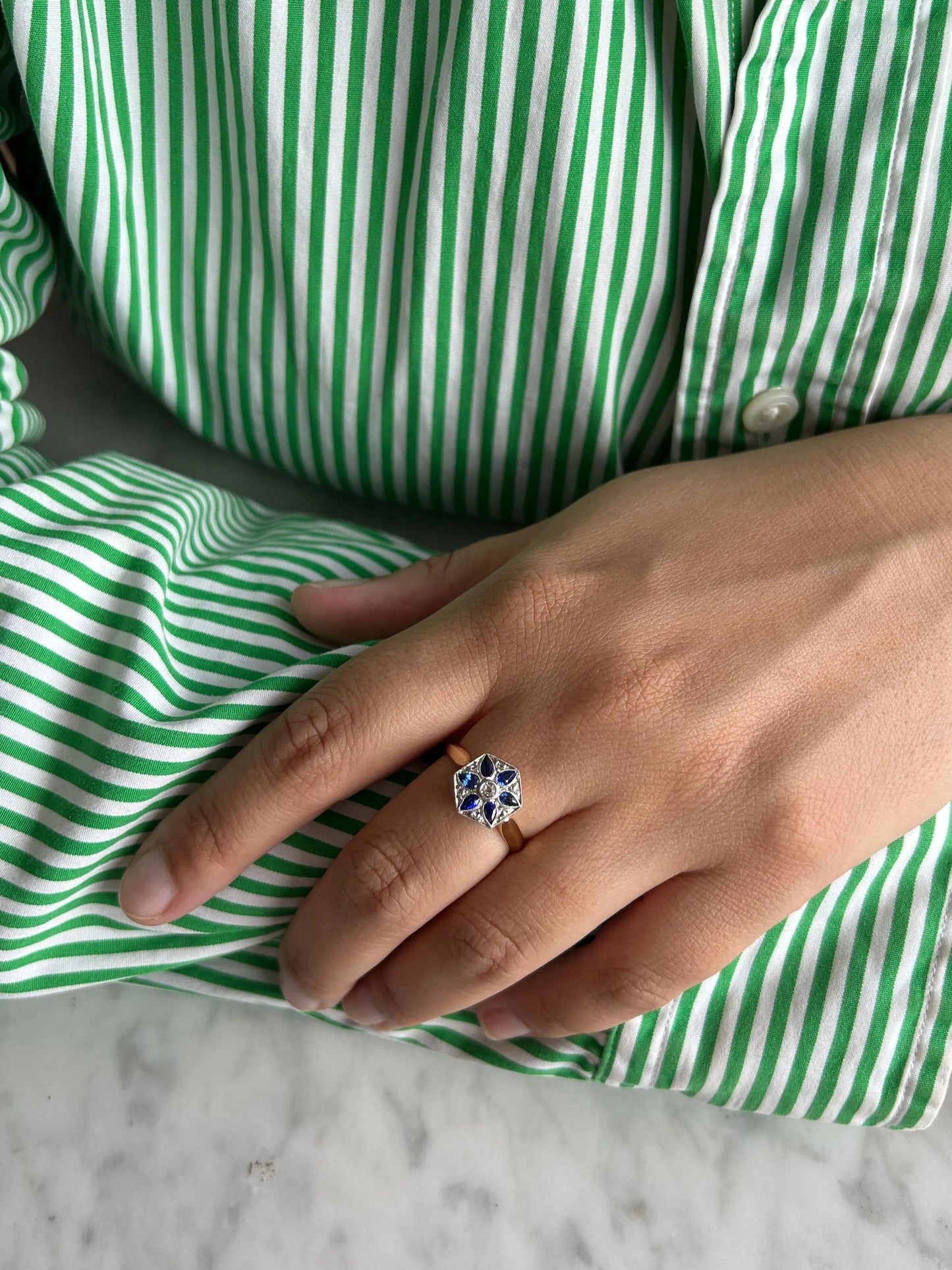 Bague Art Déco française en or 18k, saphirs naturels et diamants taille rose