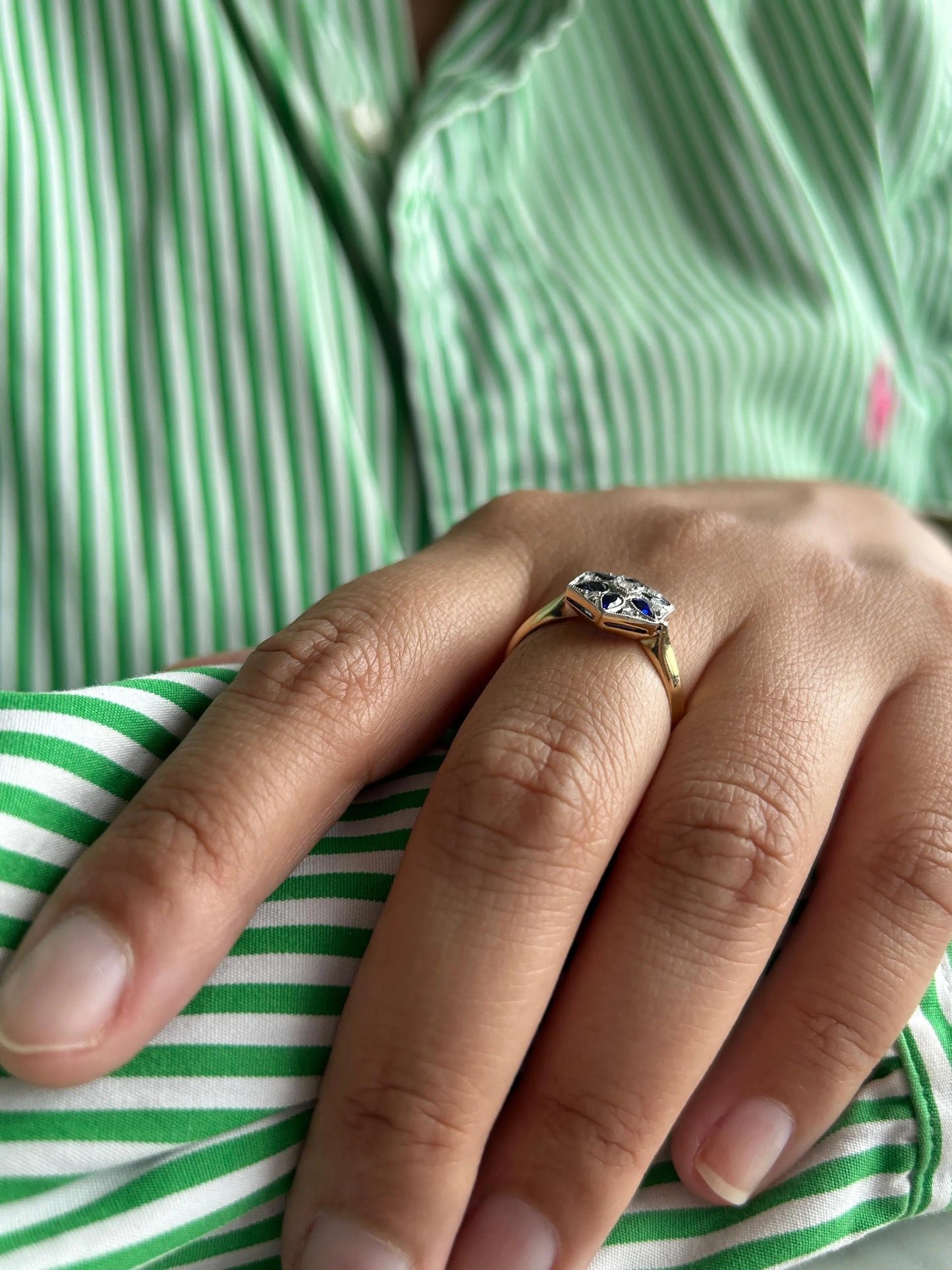 Bague Art Déco française en or 18k, saphirs naturels et diamants taille rose