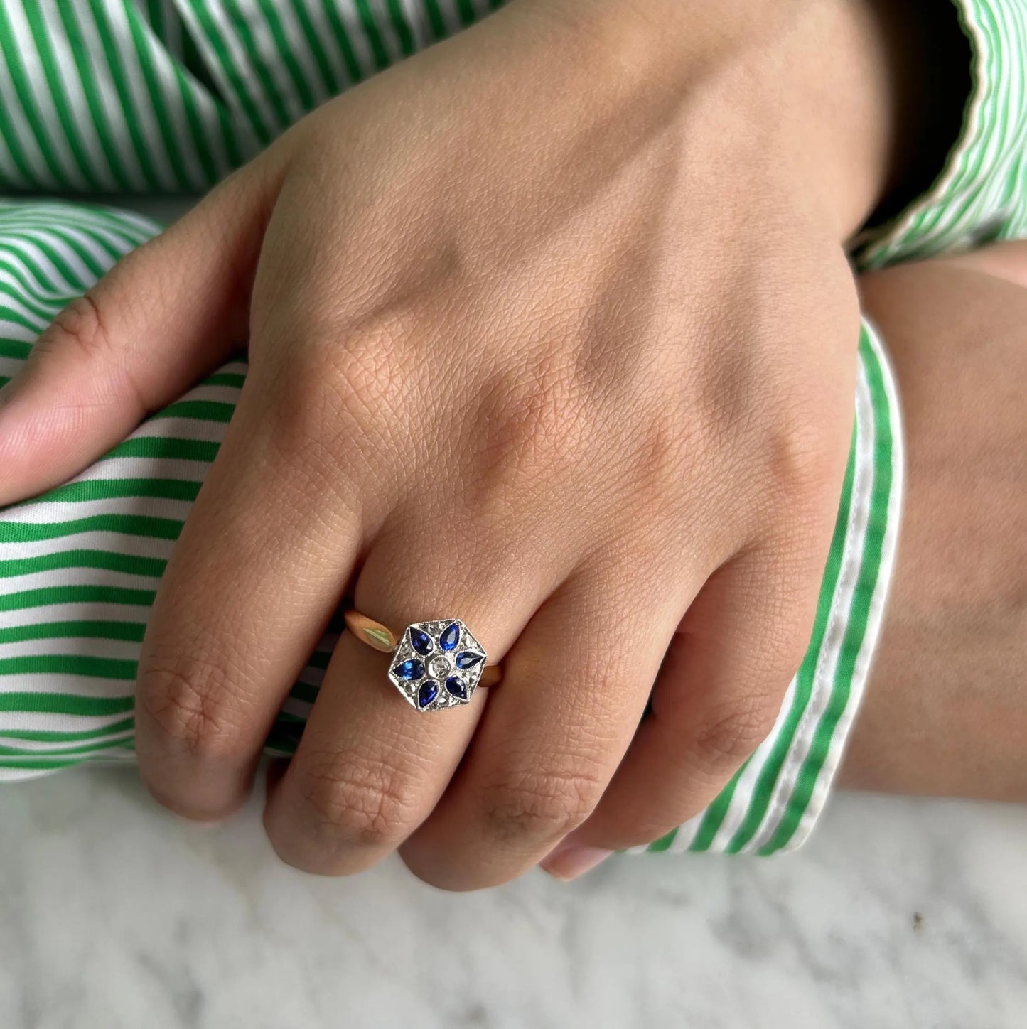 Bague Art Déco française en or 18k, saphirs naturels et diamants taille rose