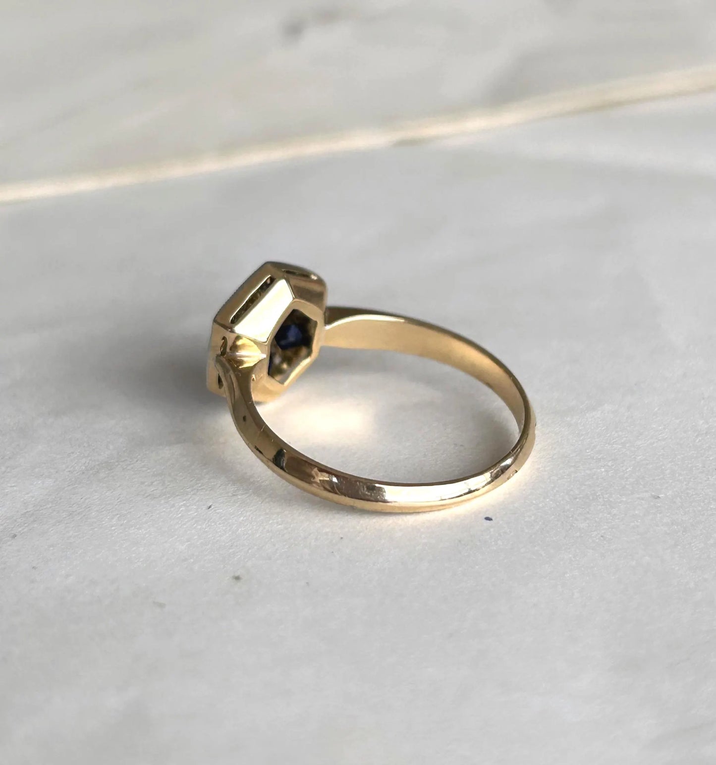 Bague Art Déco française en or 18k, saphirs naturels et diamants taille rose