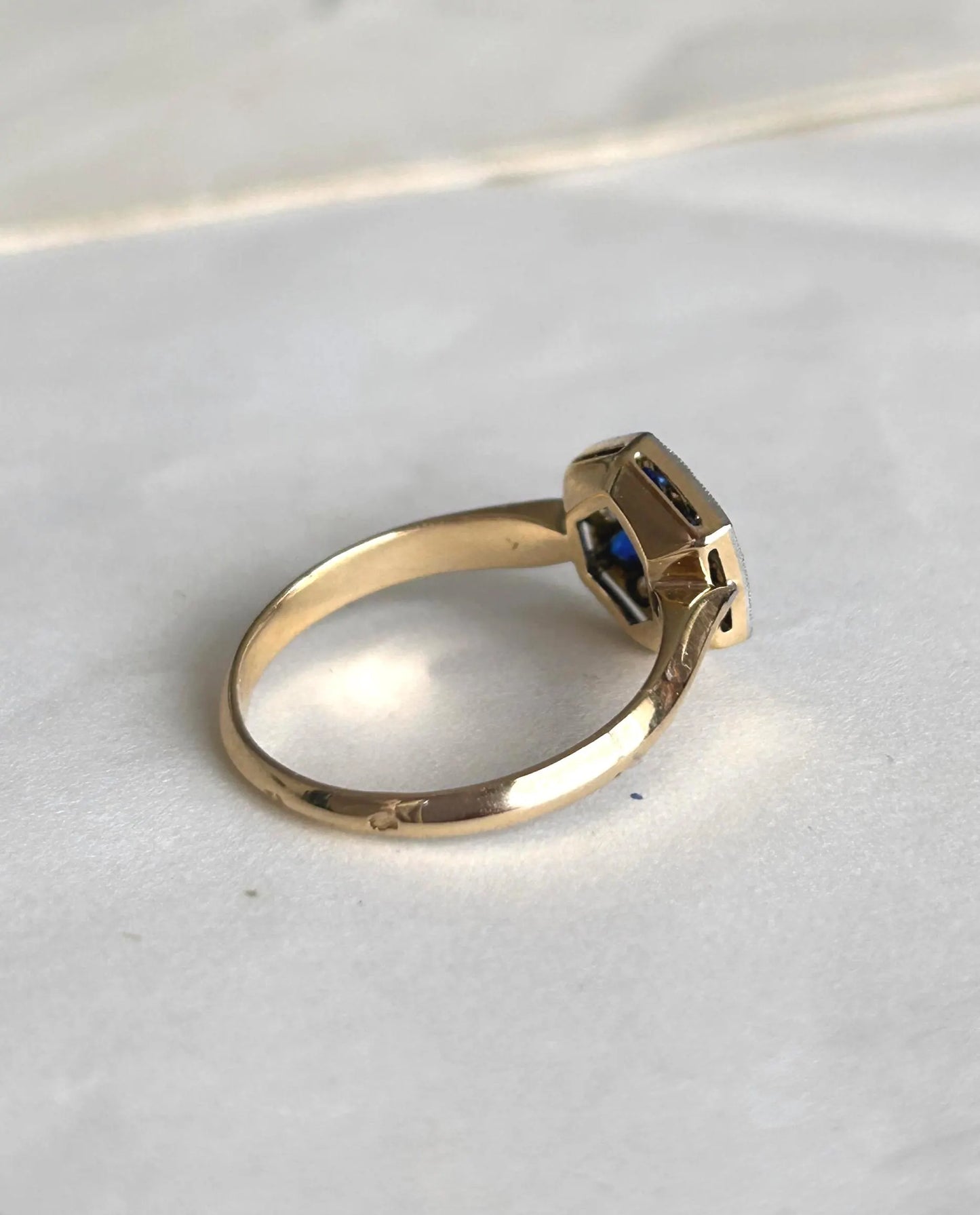 Bague Art Déco française en or 18k, saphirs naturels et diamants taille rose
