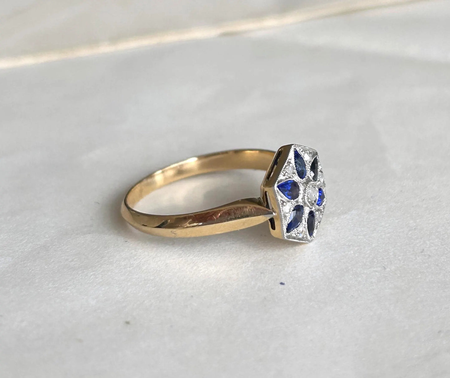 Bague Art Déco française en or 18k, saphirs naturels et diamants taille rose