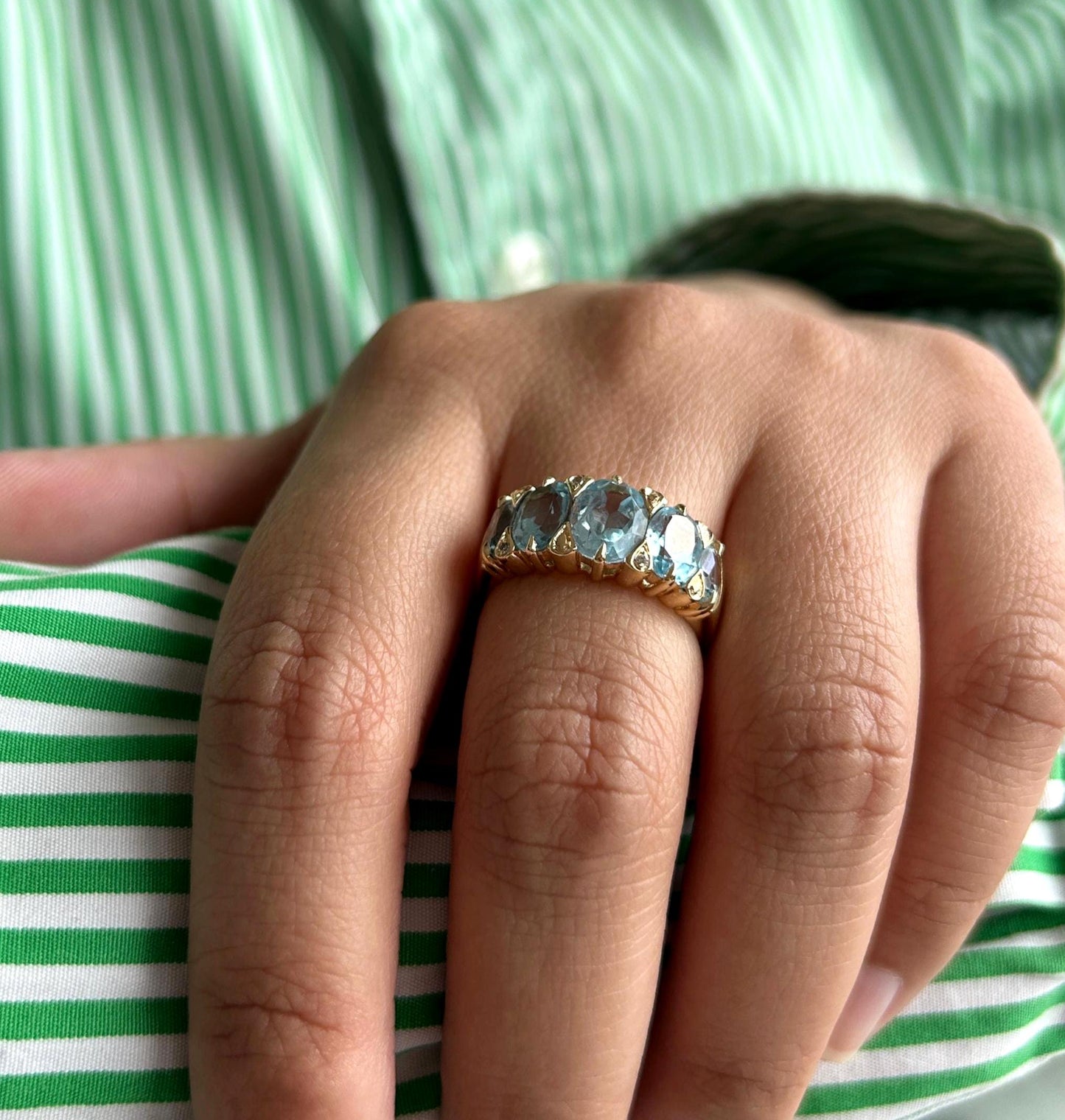 Bague jarretière ancienne or 18k topazes bleues et diamants