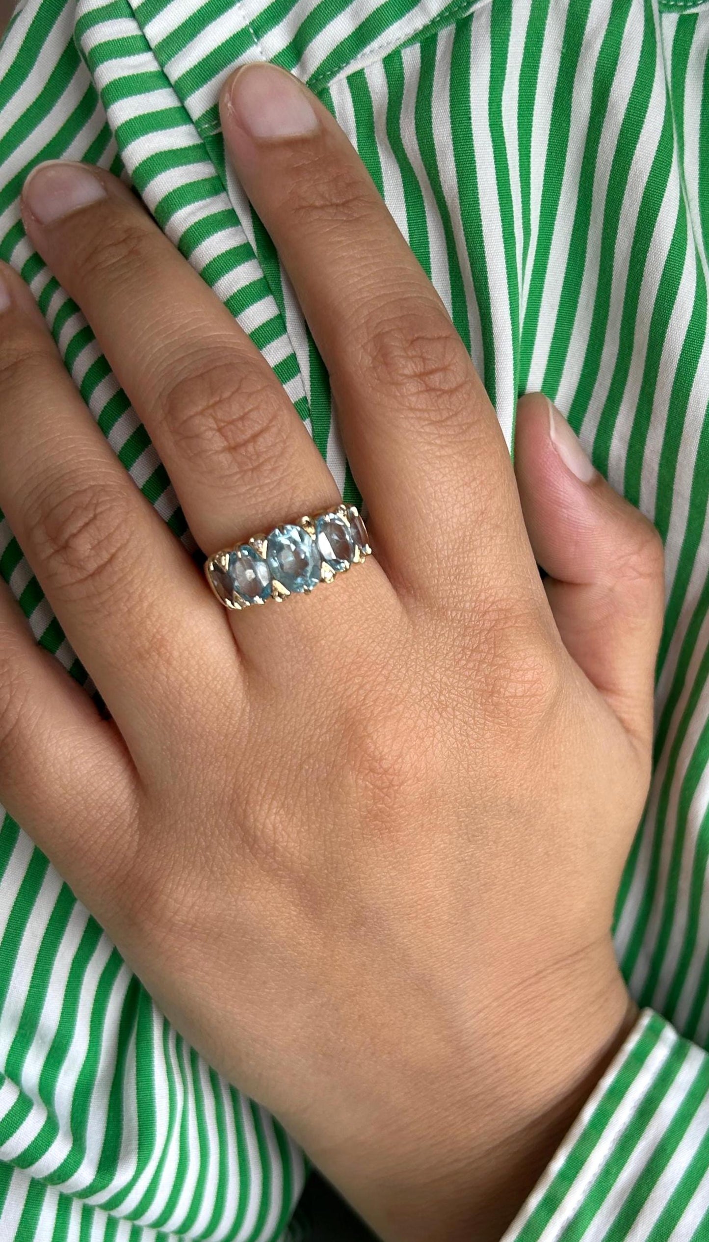 Bague jarretière ancienne or 18k topazes bleues et diamants