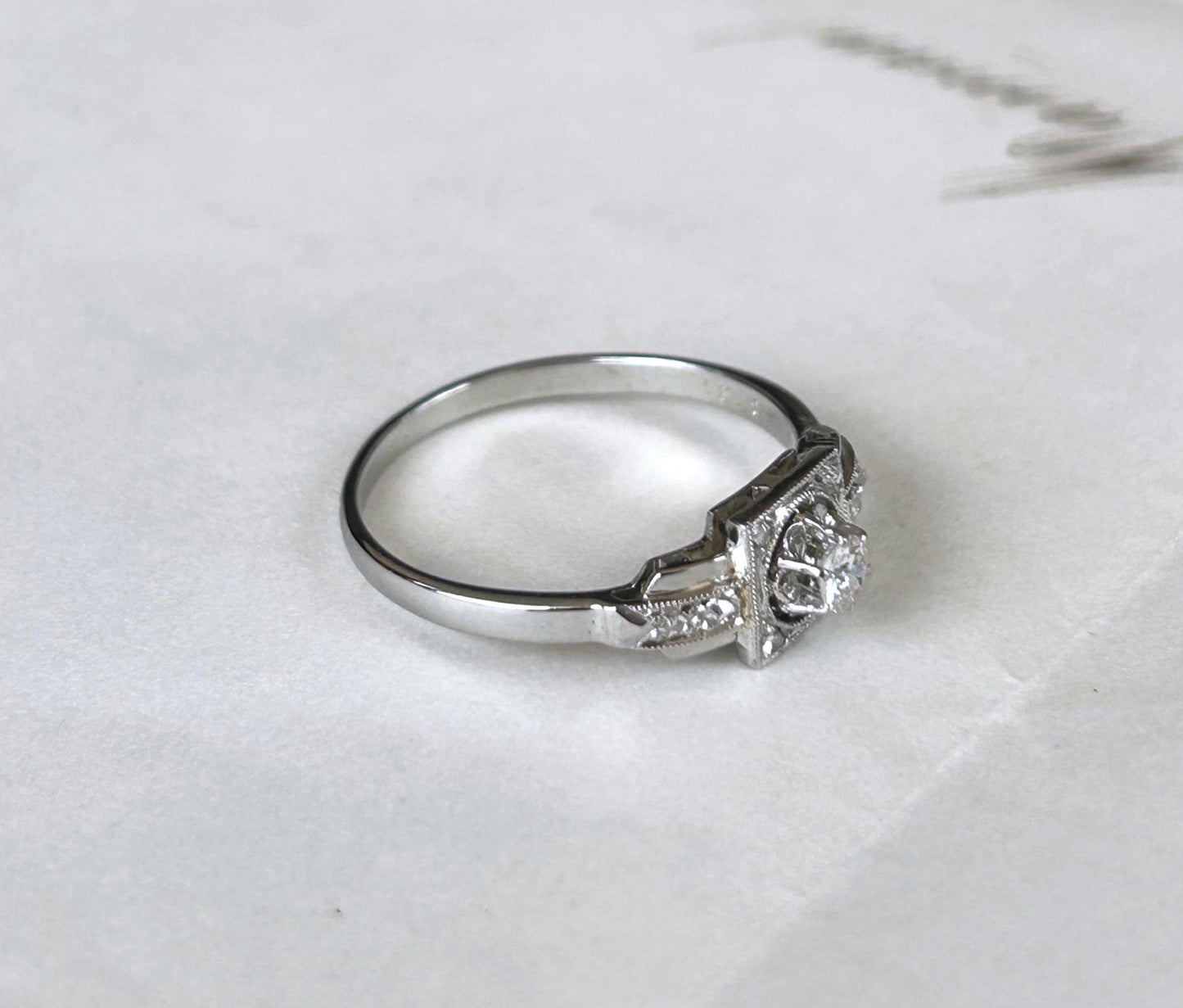 Bague ancienne Art Déco diamant 0,10 ct or 18k et platine