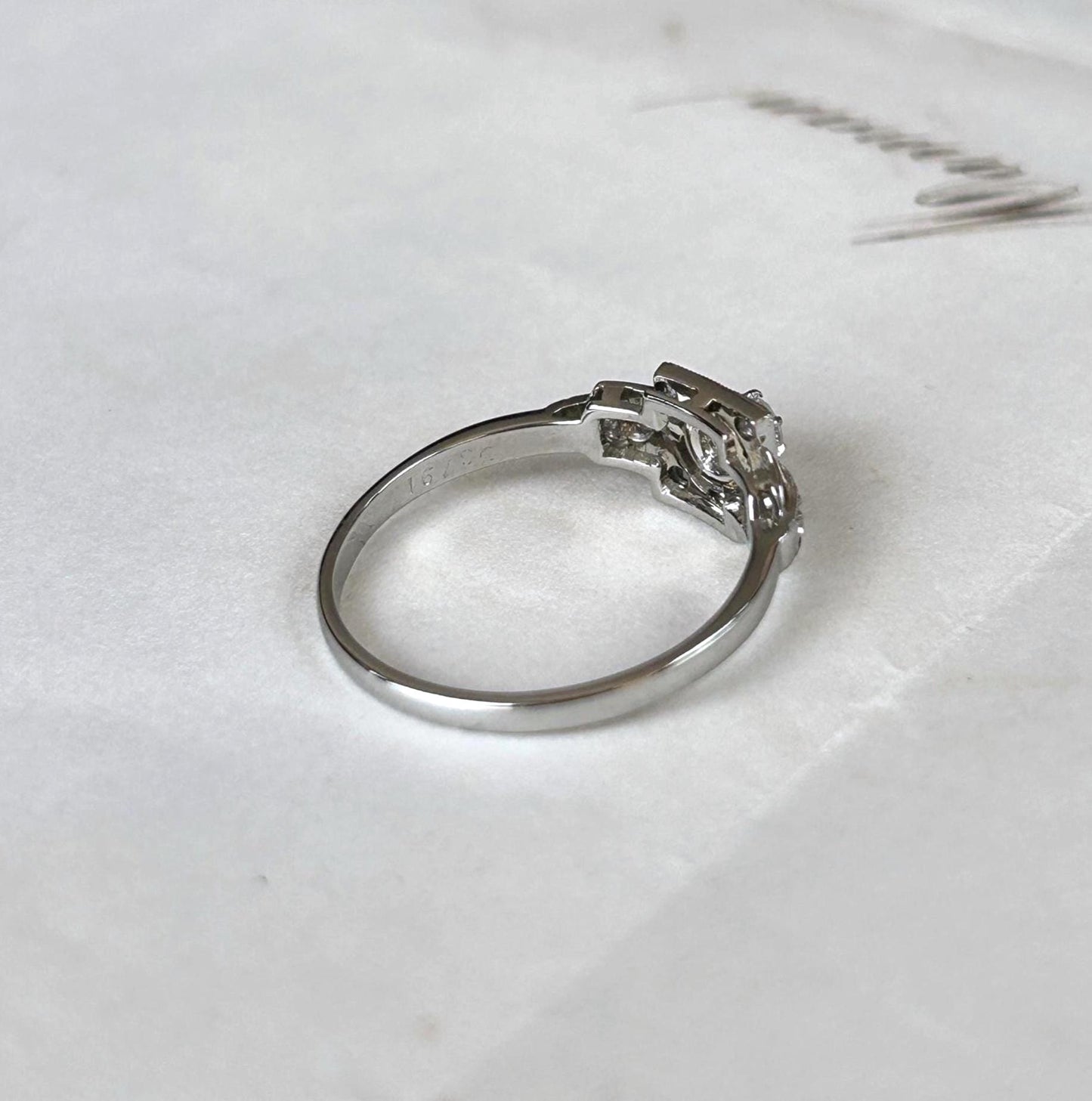 Bague ancienne Art Déco diamant 0,10 ct or 18k et platine