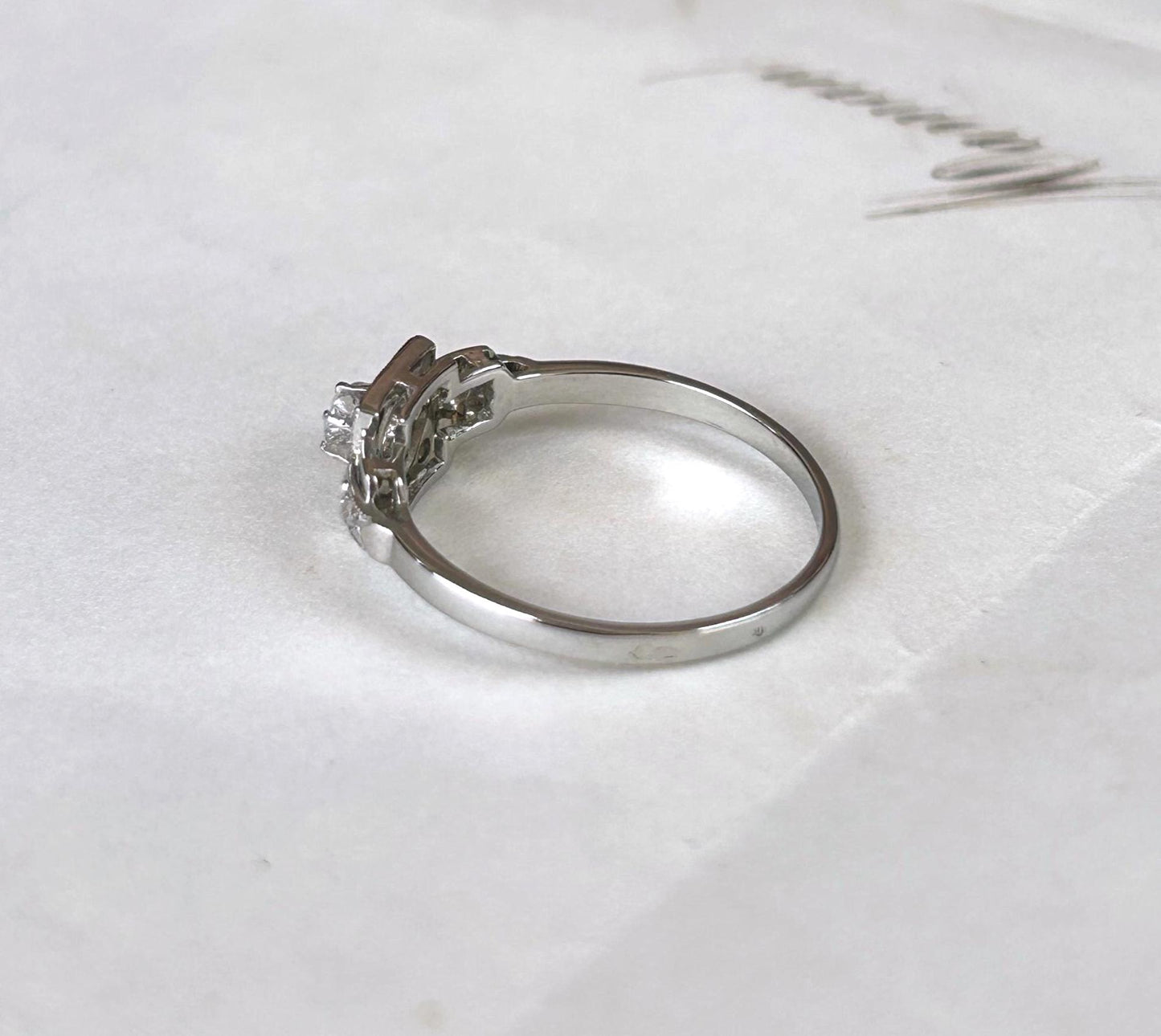 Bague ancienne Art Déco diamant 0,10 ct or 18k et platine