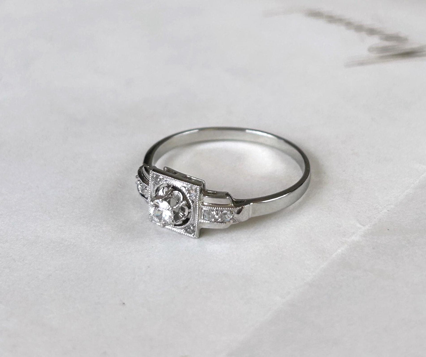 Bague ancienne Art Déco diamant 0,10 ct or 18k et platine