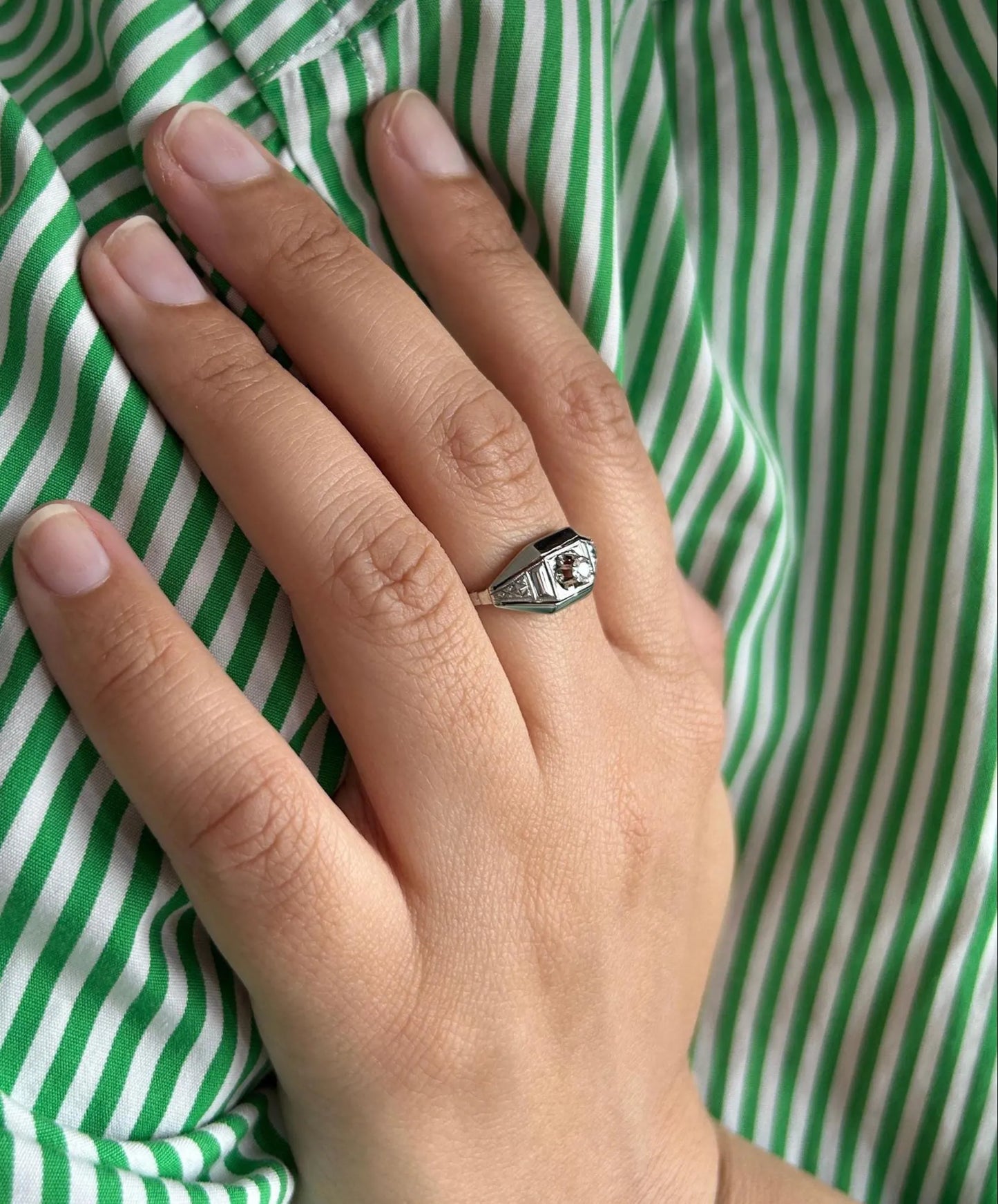 Bague ancienne Art Déco diamant 0,06 ct, or gris 18k