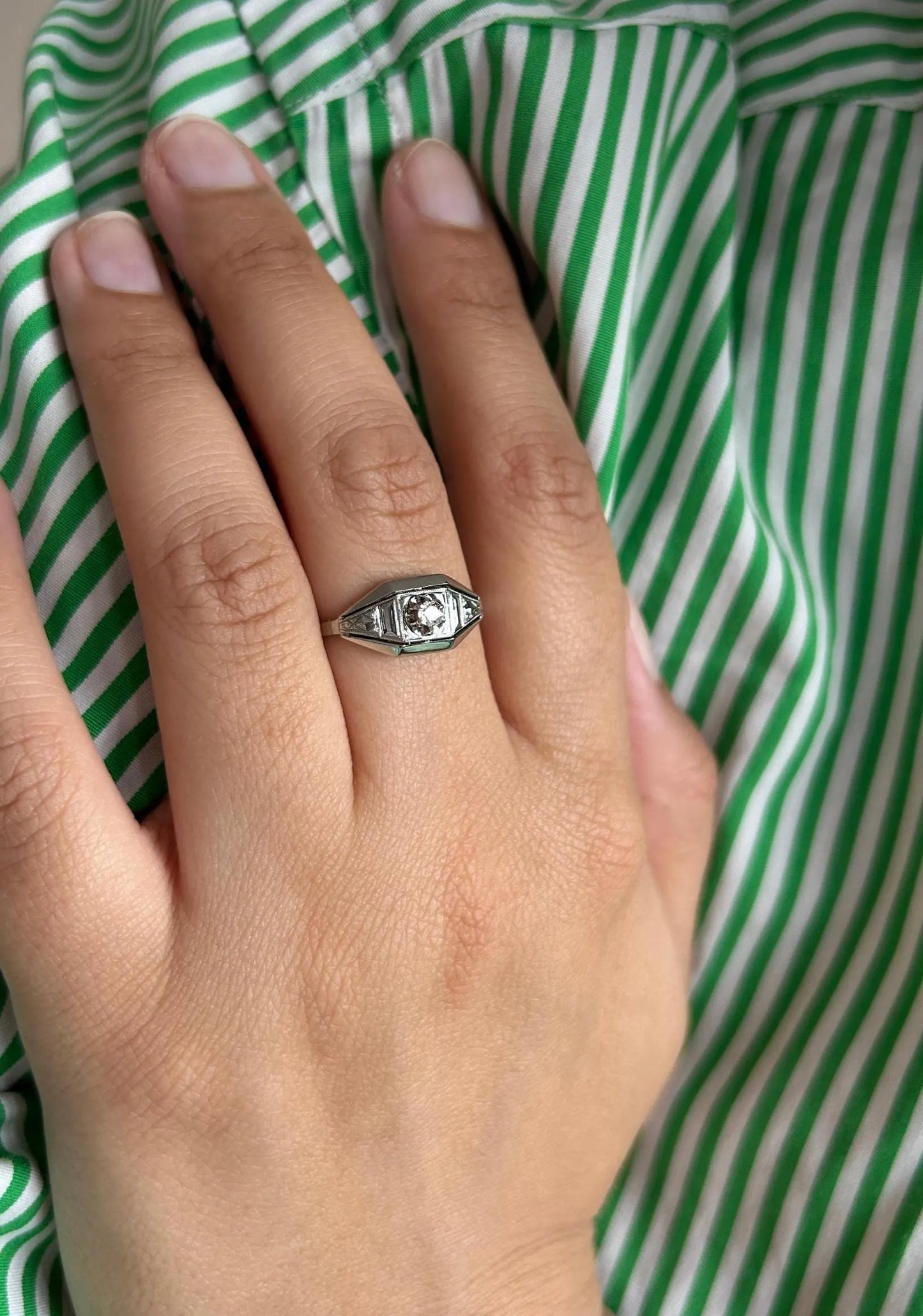 Bague ancienne Art Déco diamant 0,06 ct, or gris 18k