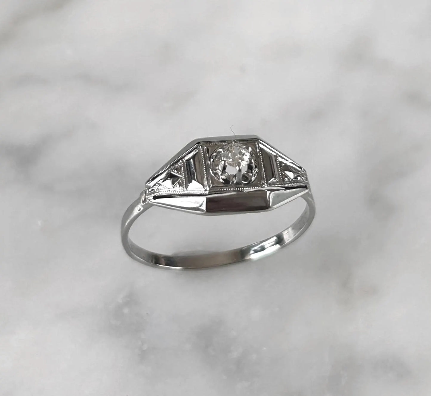 Bague ancienne Art Déco diamant 0,06 ct, or gris 18k