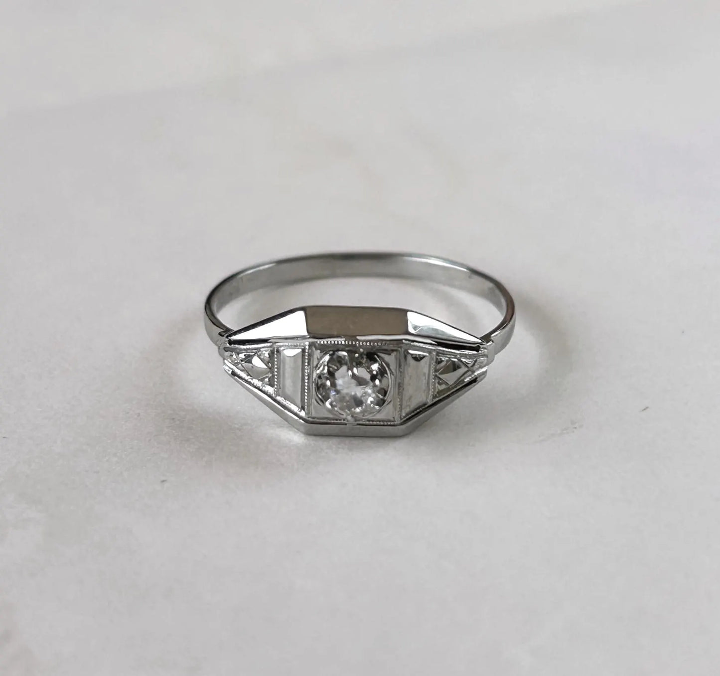 Bague ancienne Art Déco diamant 0,06 ct, or gris 18k