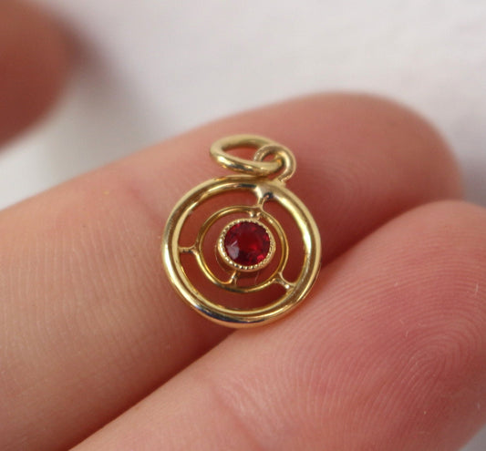 Pendentif cercles concentriques en or jaune 18k avec grenat naturel