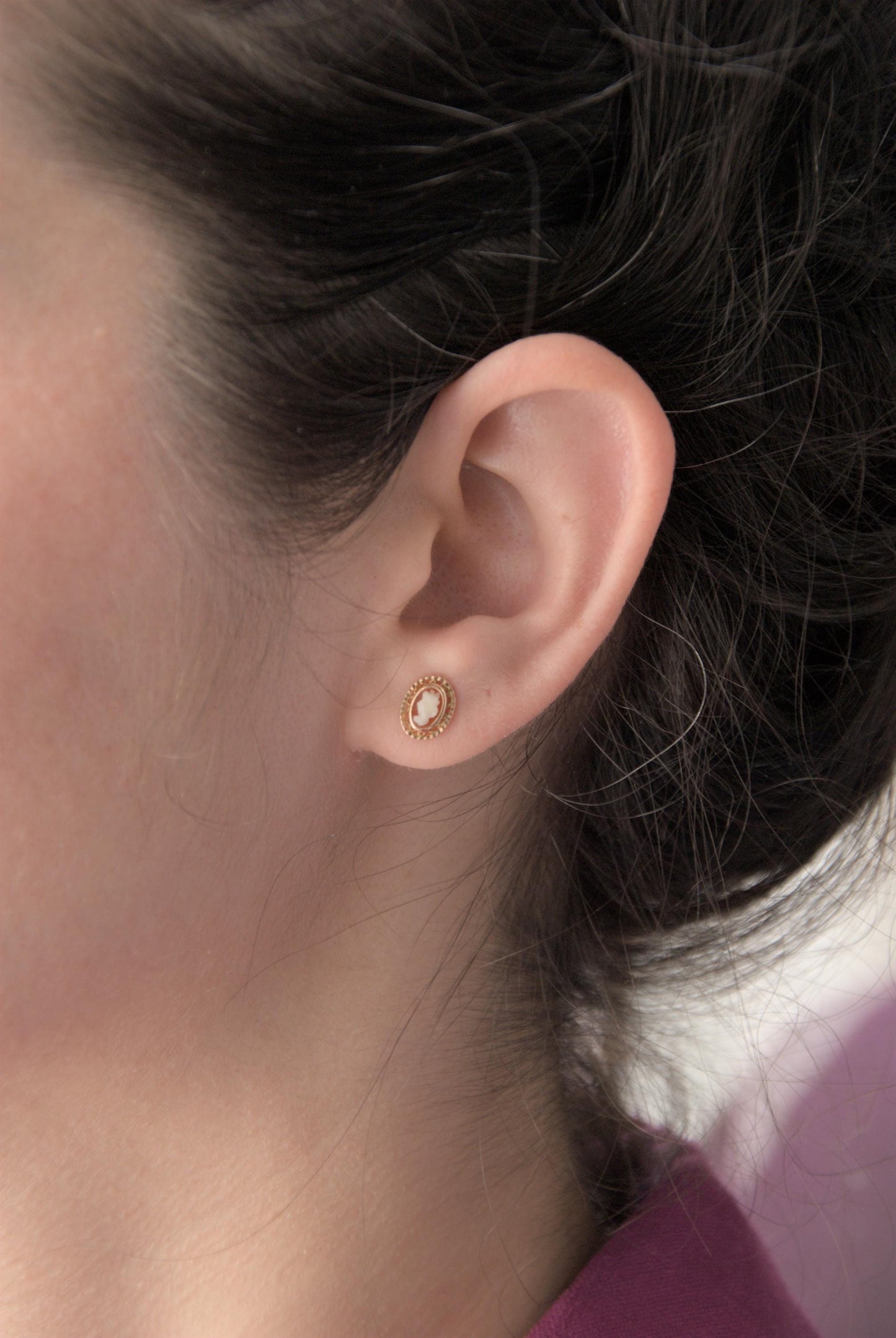 Puces d’oreilles vintage camées en or 18k, Profil sculpté, Fermoir Alpa sécurisé