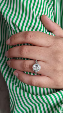 Bague Art Déco en or blanc 18k, diamant taille ancienne 0,45ct, entourage et pavage diamants