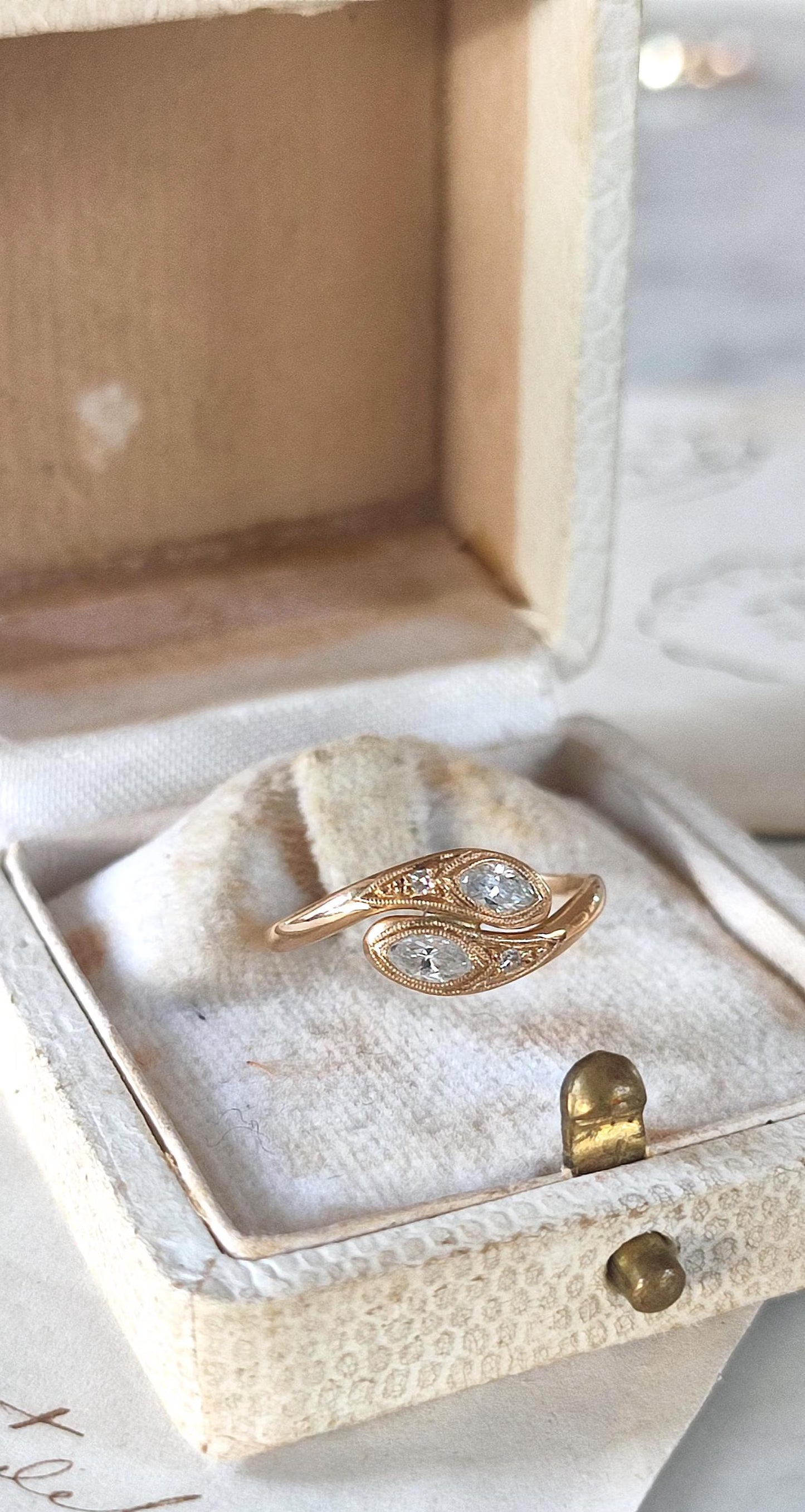 Bague serpents enlacés or 18K diamants navette 0,20 ct "Toi et Moi" vintage