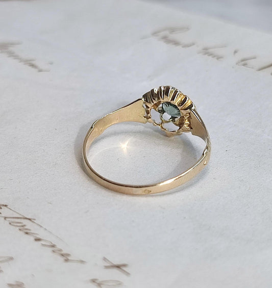 Bague ancienne fleur en or 18K jaune, saphir naturel Teal 0,4ct , travail français XIXe siècle