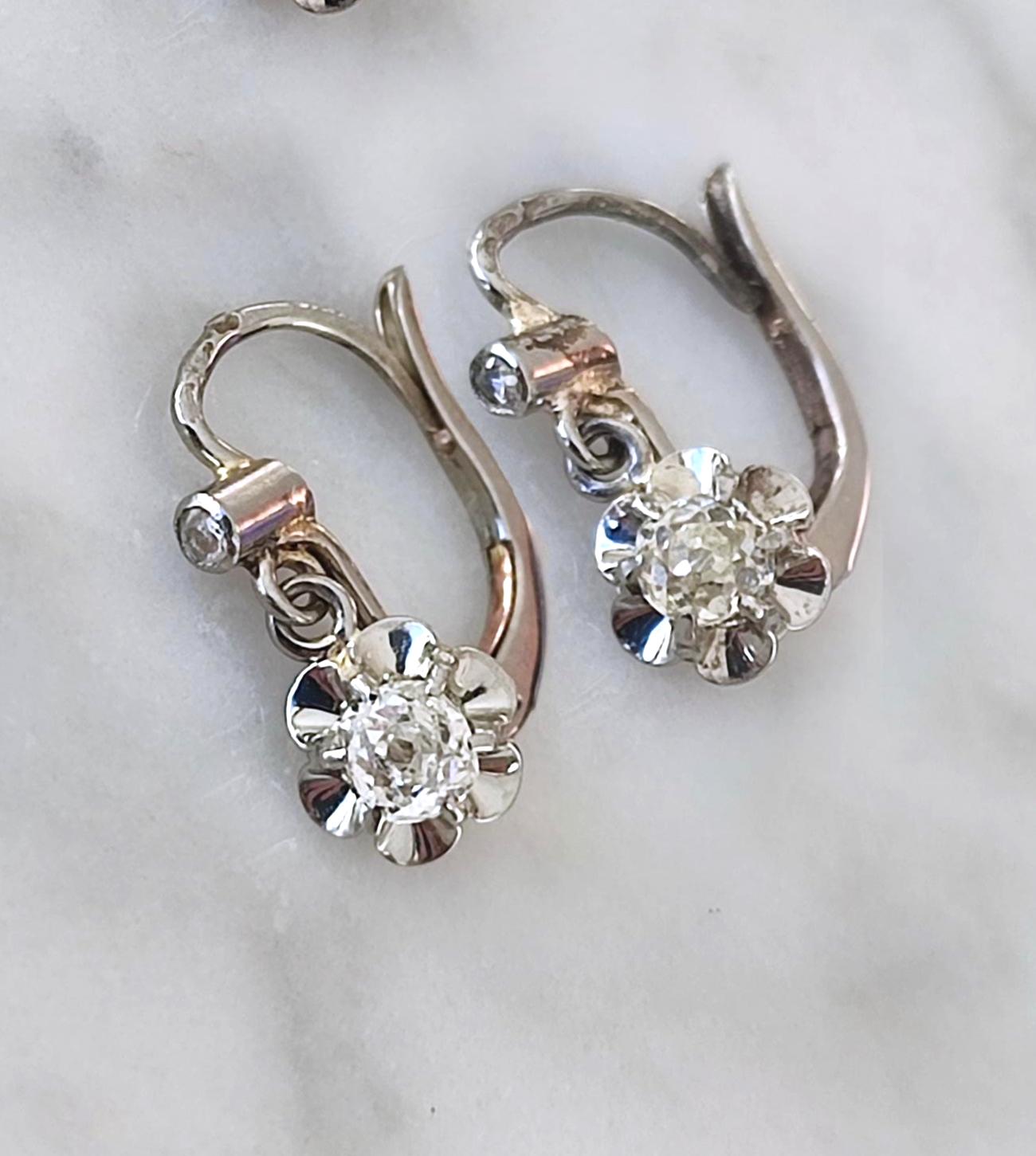 Dormeuses en or blanc 18k et diamants taille ancienne 0,4 ct - Motif fleur