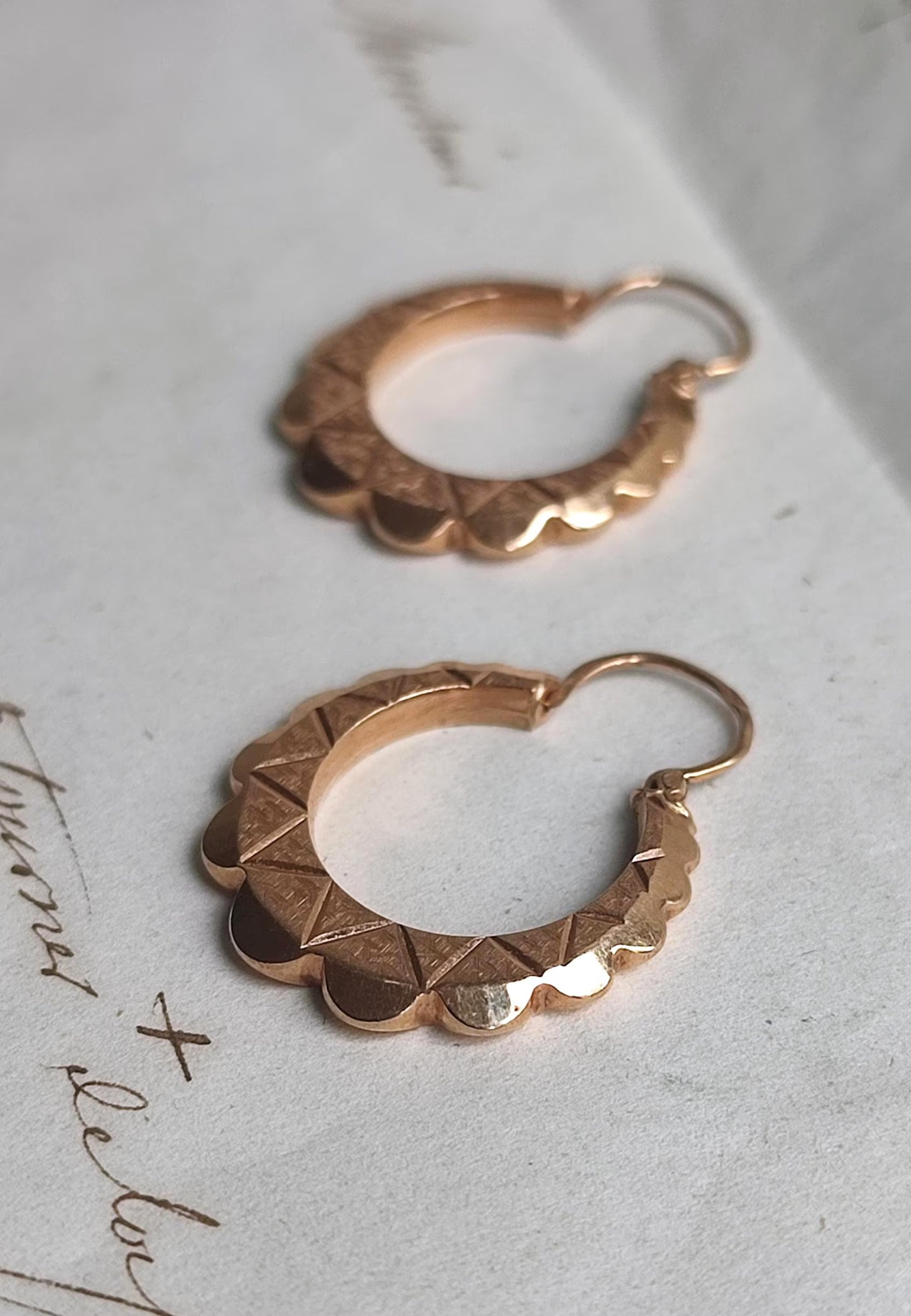 Créoles Vintage texturées en or 18K, style bohème chic