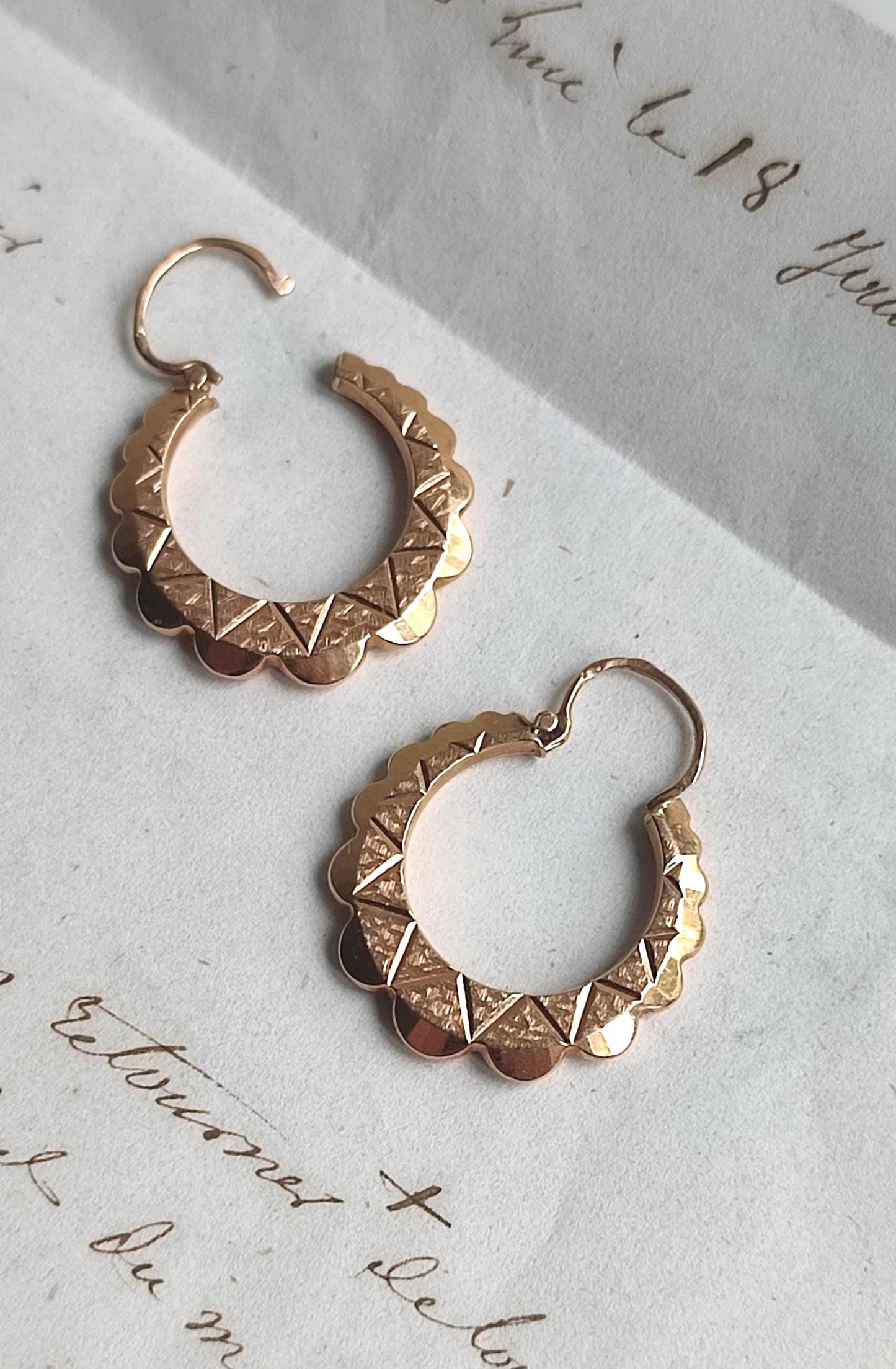 Créoles Vintage texturées en or 18K, style bohème chic