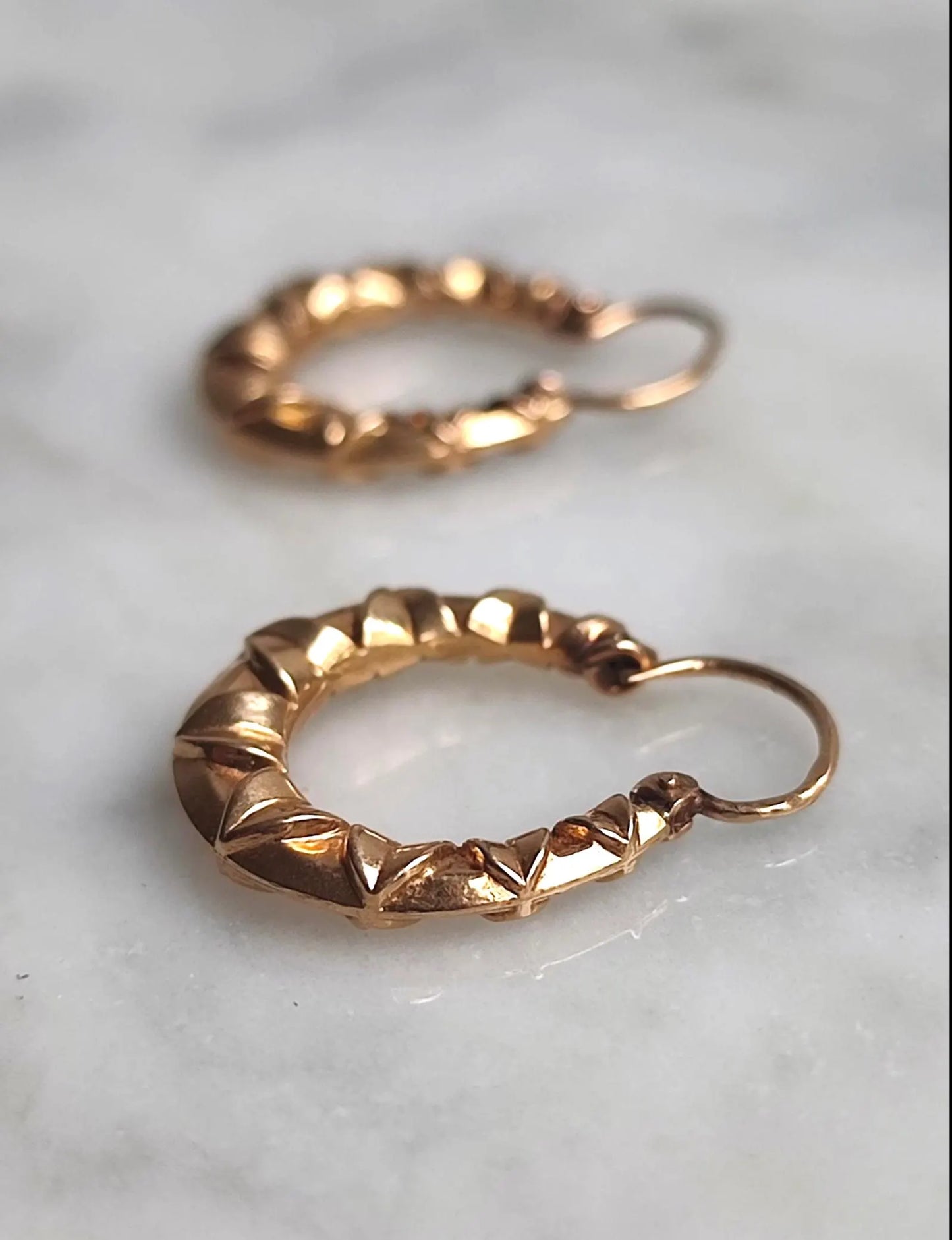 Créoles Vintage texturées en or 18K, Elégantes boucles d’oreilles anciennes