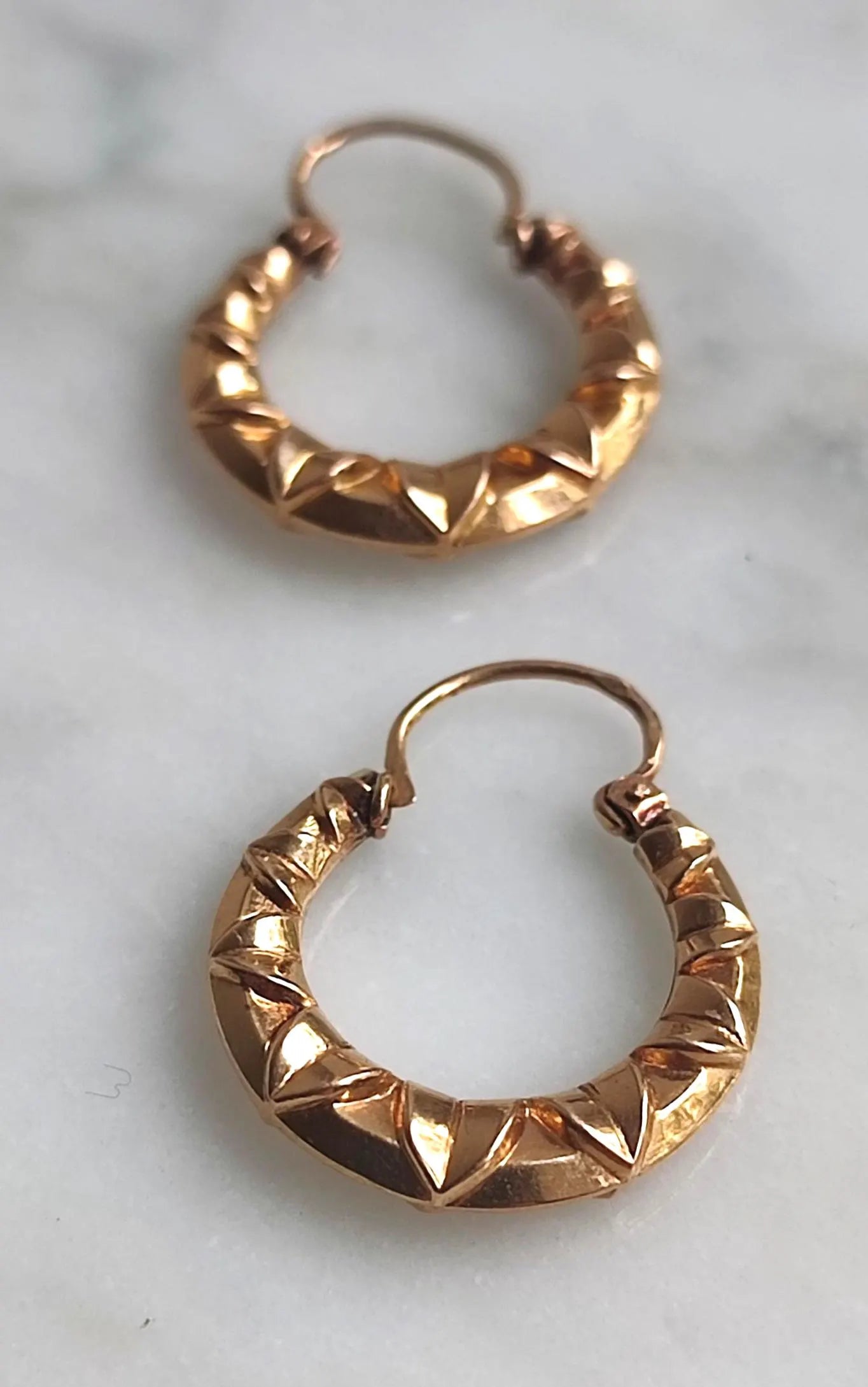 Créoles Vintage texturées en or 18K, Elégantes boucles d’oreilles anciennes