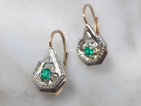 Dormeuses anciennes Belle Époque en or jaune et blanc 18k, émeraudes, circa 1900