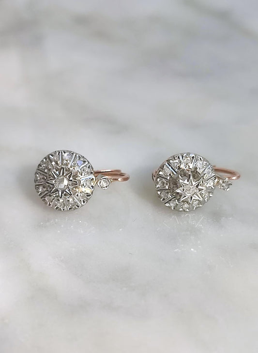 Boucles dormeuses anciennes en or 18K rose et gris, diamants taille rose et lame, bijoux français XIXe siècle