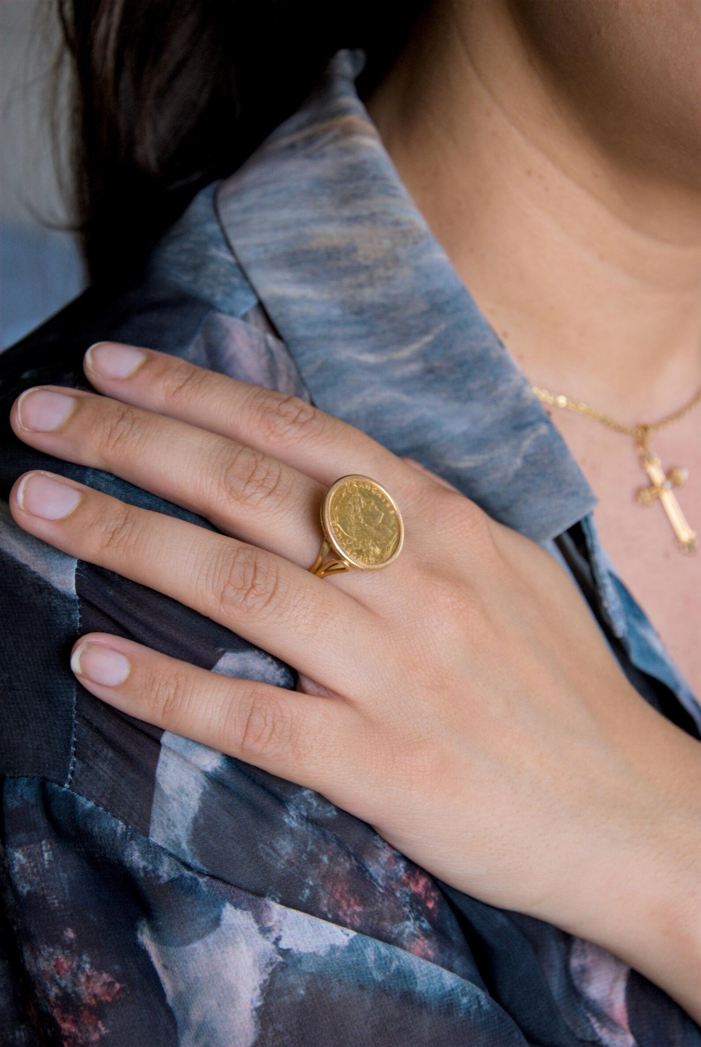 Bague en or 18k montée d'une authentique pièce Marianne 10F en or