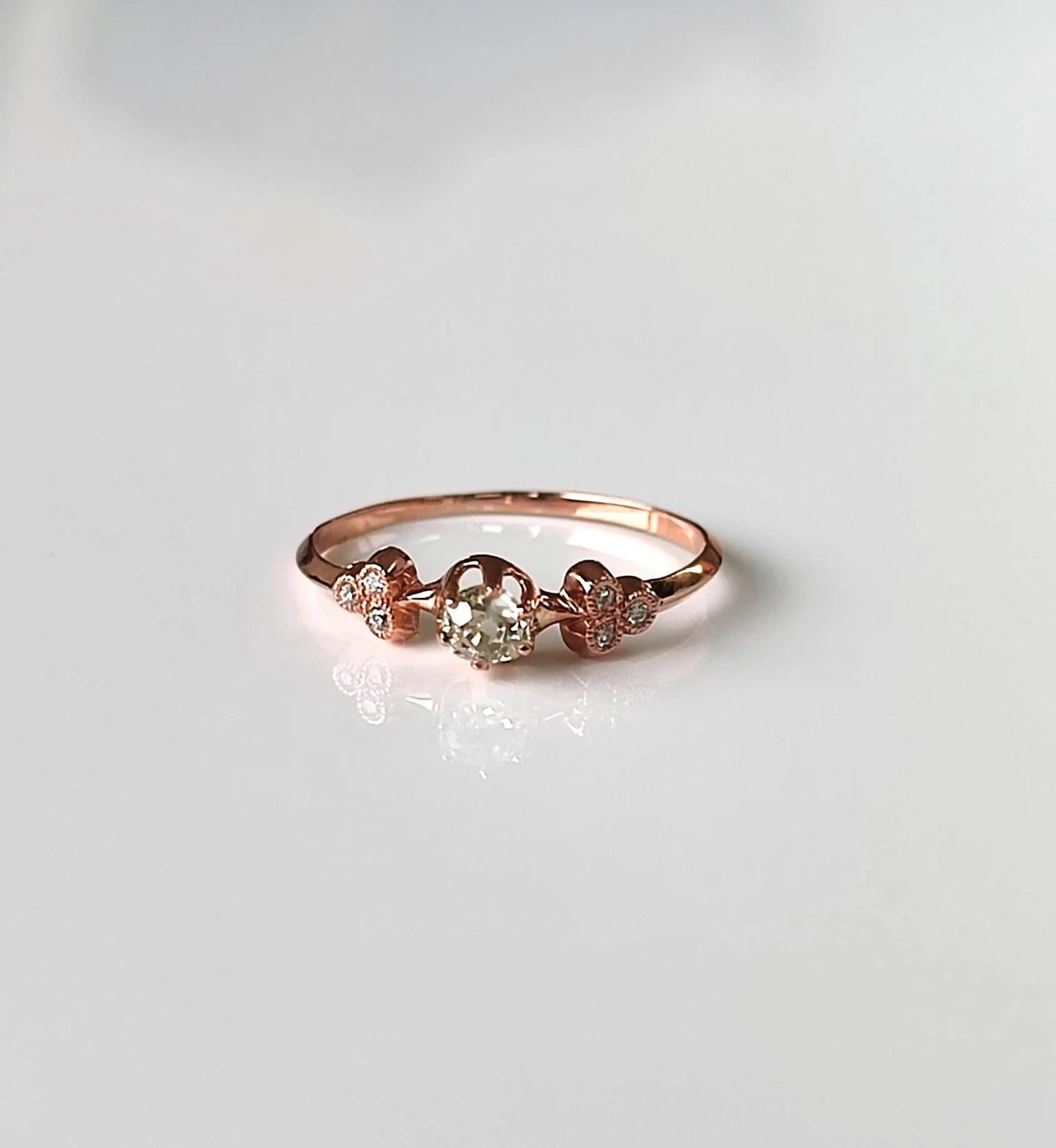 Bague solitaire diamant en or rose 18k motif trèfle - 19e siècle - bague de fiançailles ancienne