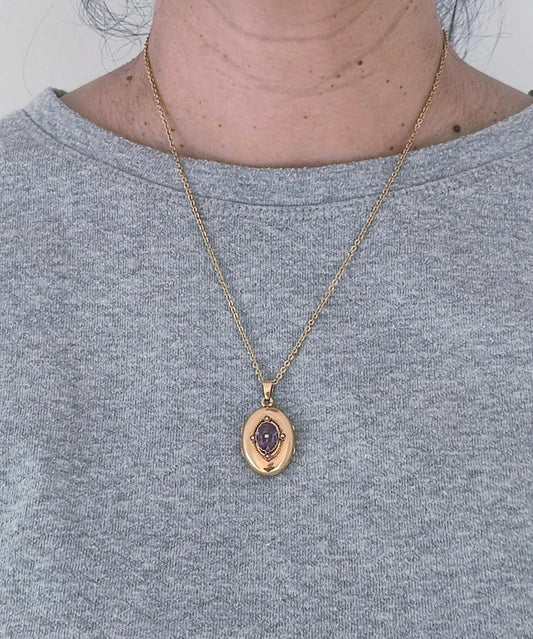 Médaillon ancien porte-photo ouvrant en or jaune 18K, améthyste et perles fines - pendentif romantique XIXe siècle